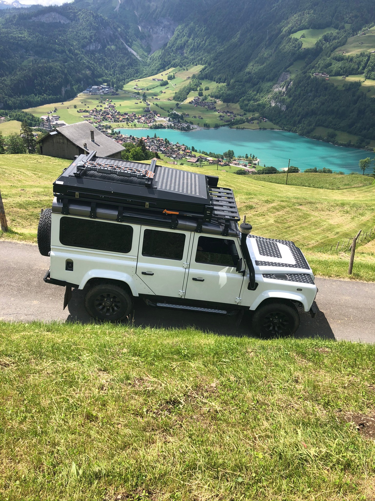 LAND ROVER Defender 110 2.2 TD4 Station Wagon-image-5