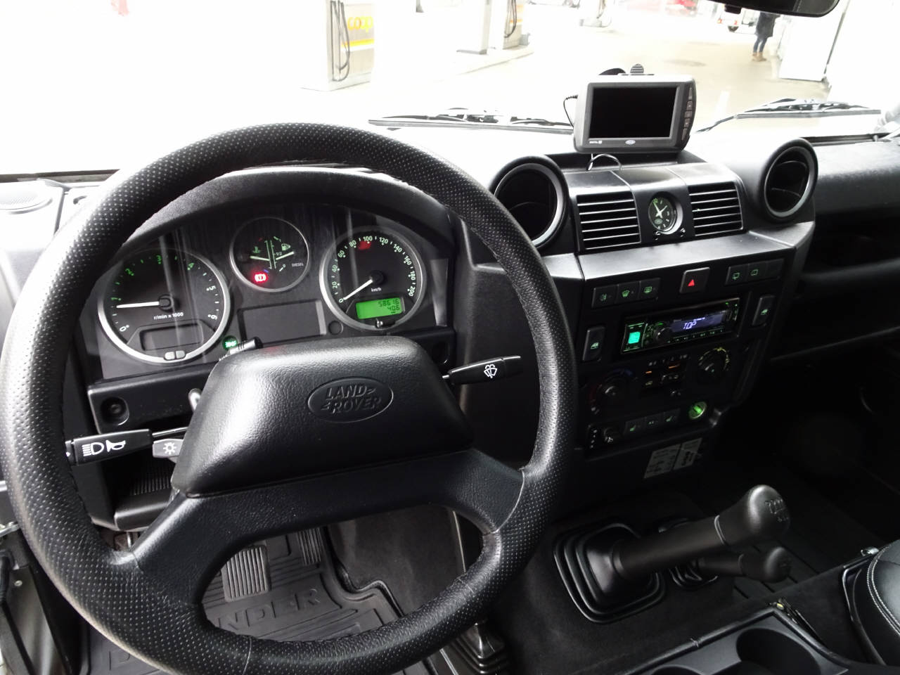 LAND ROVER Defender 110 2.2 TD4 Station Wagon-image-8