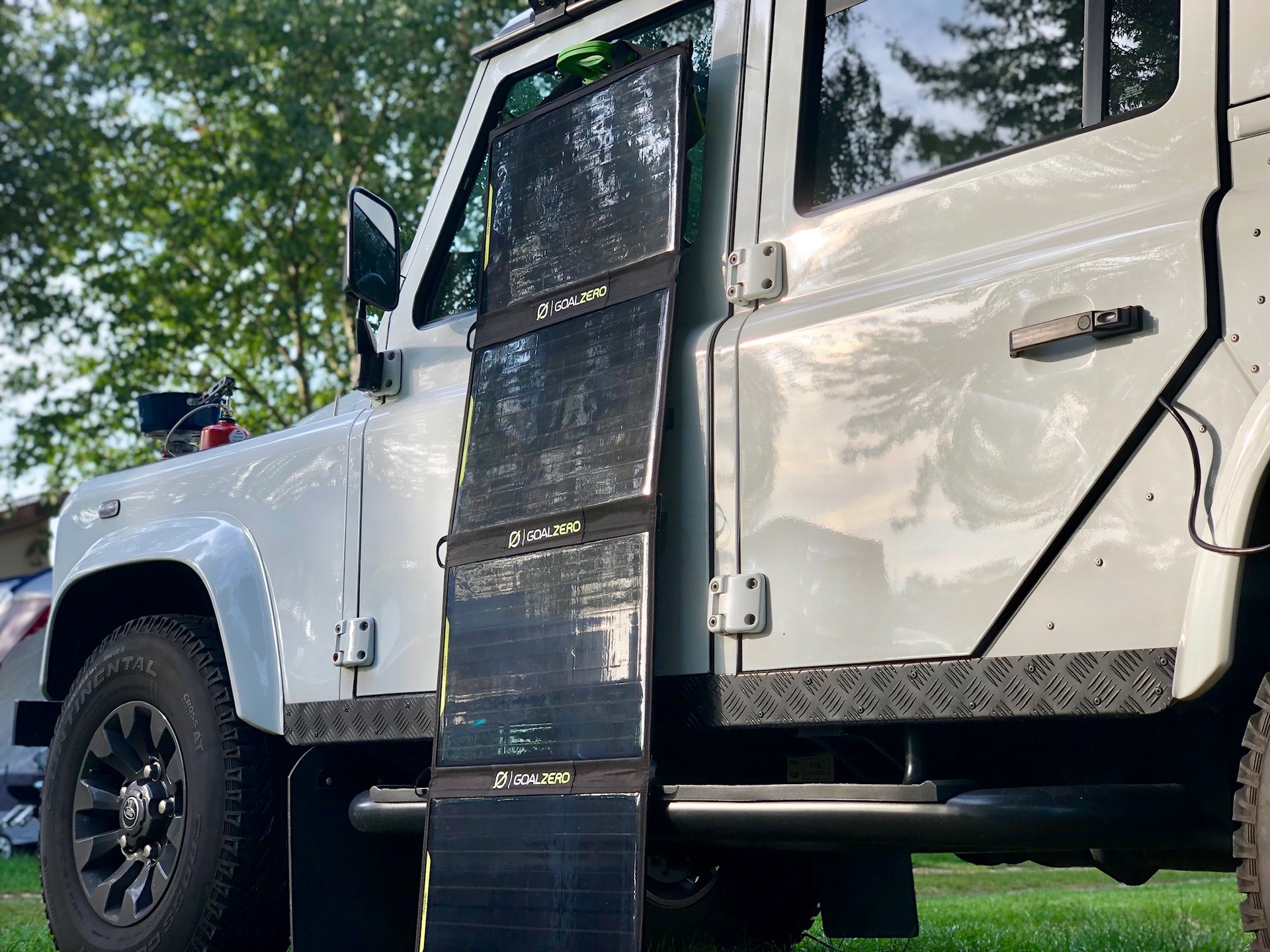 LAND ROVER Defender 110 2.2 TD4 Station Wagon-image-14