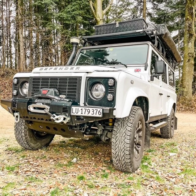 LAND ROVER Defender 110 2.2 TD4 Station Wagon-image-4
