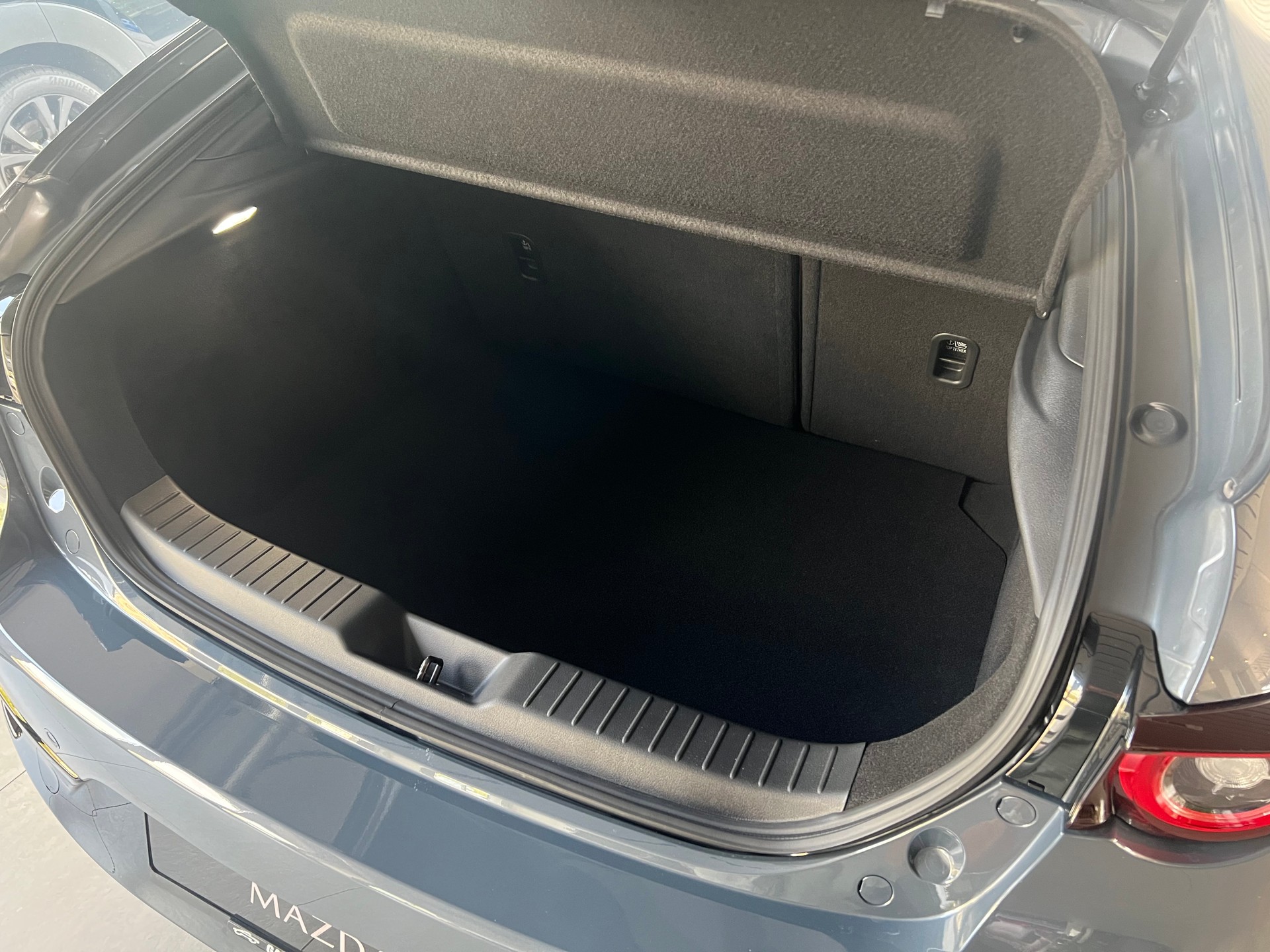 MAZDA 3 Hatchback SKYACTIV-X M Hybrid 186 Nagisa Automat-image-7