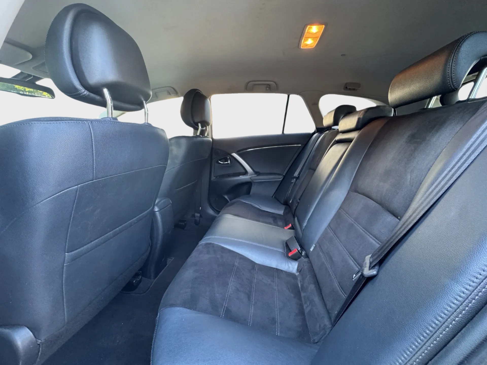 TOYOTA Avensis Sportswagon 2.2D-CAT Linea Sol-image-10