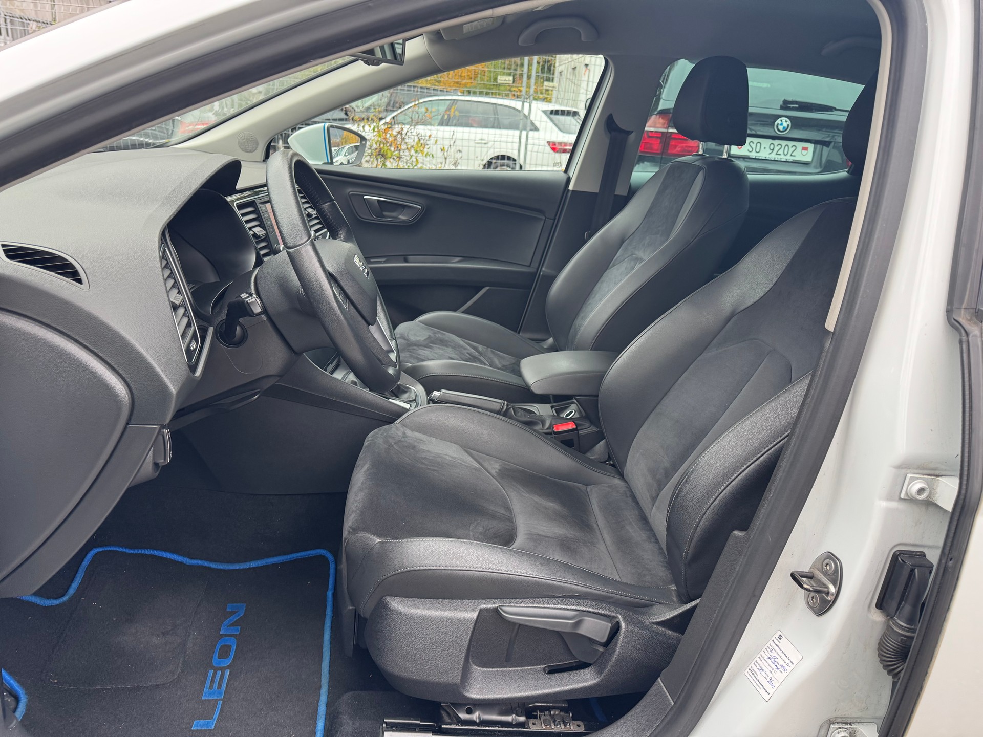 SEAT Leon 1.2 TSI Style DSG * Leder * Navigation * Klima * Tempomat * PDC V&H *-image-3