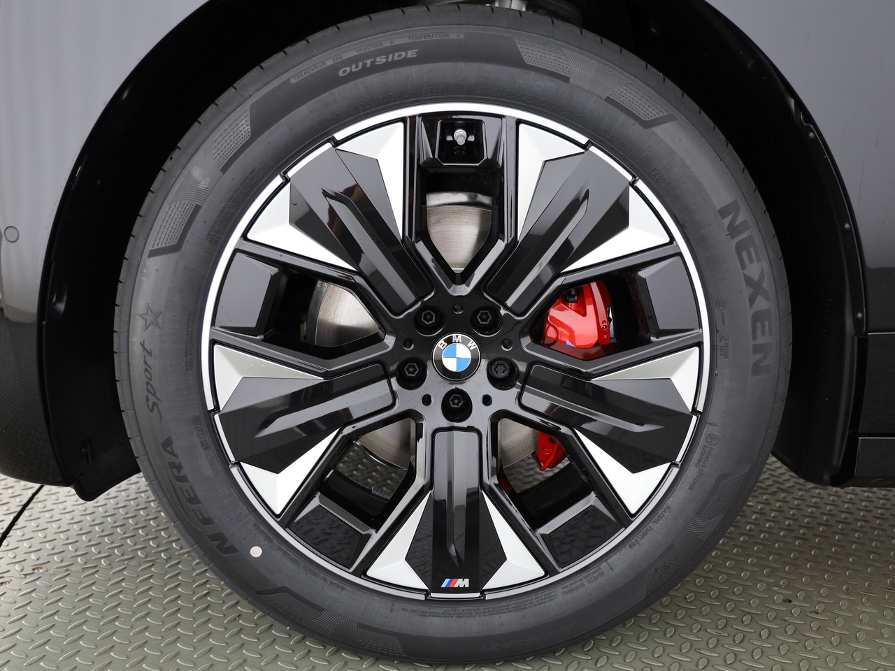 BMW iX xDrive45 M Sport Pro-image-24