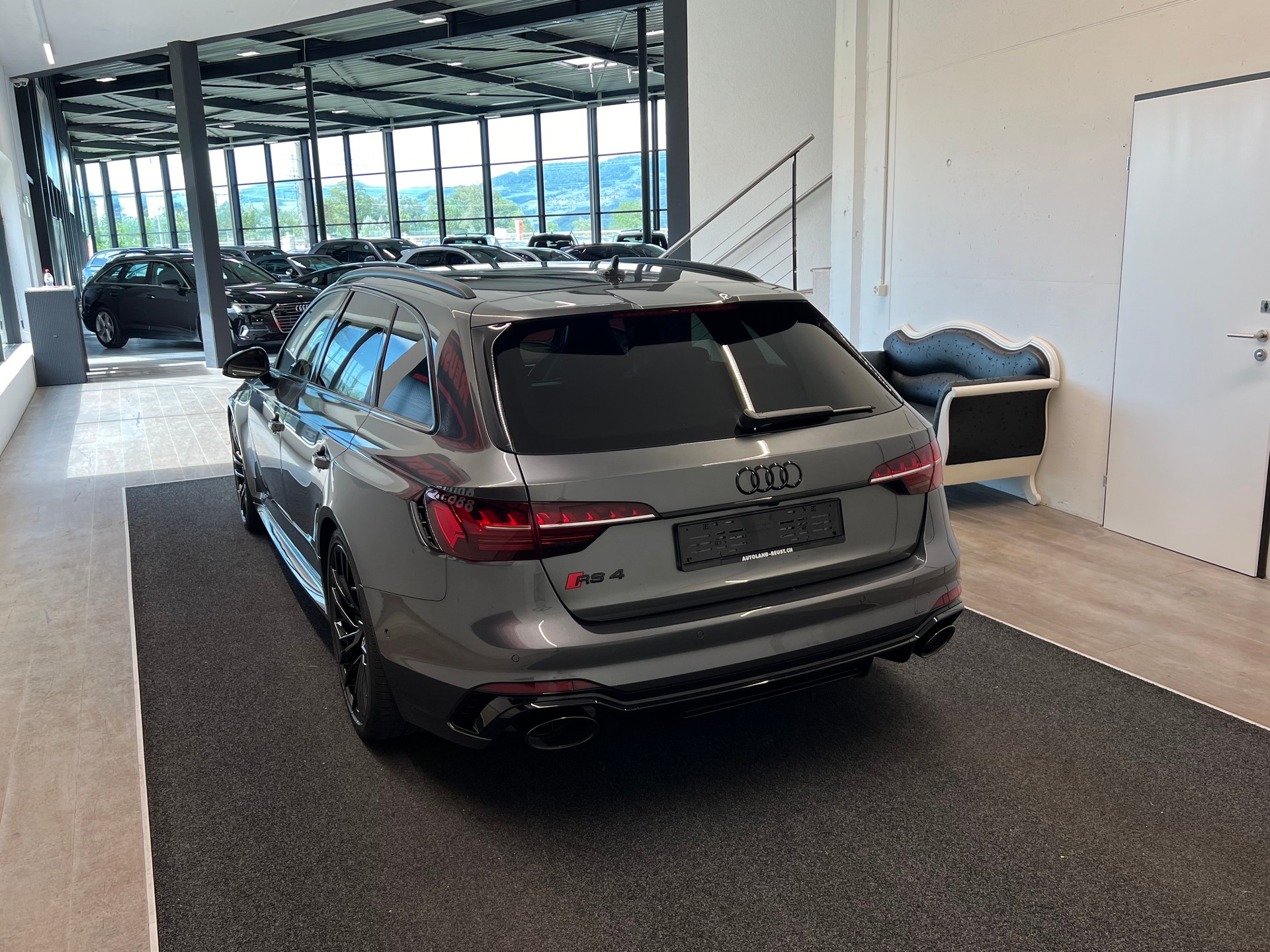 AUDI RS4 Avant quattro tiptronic-image-11