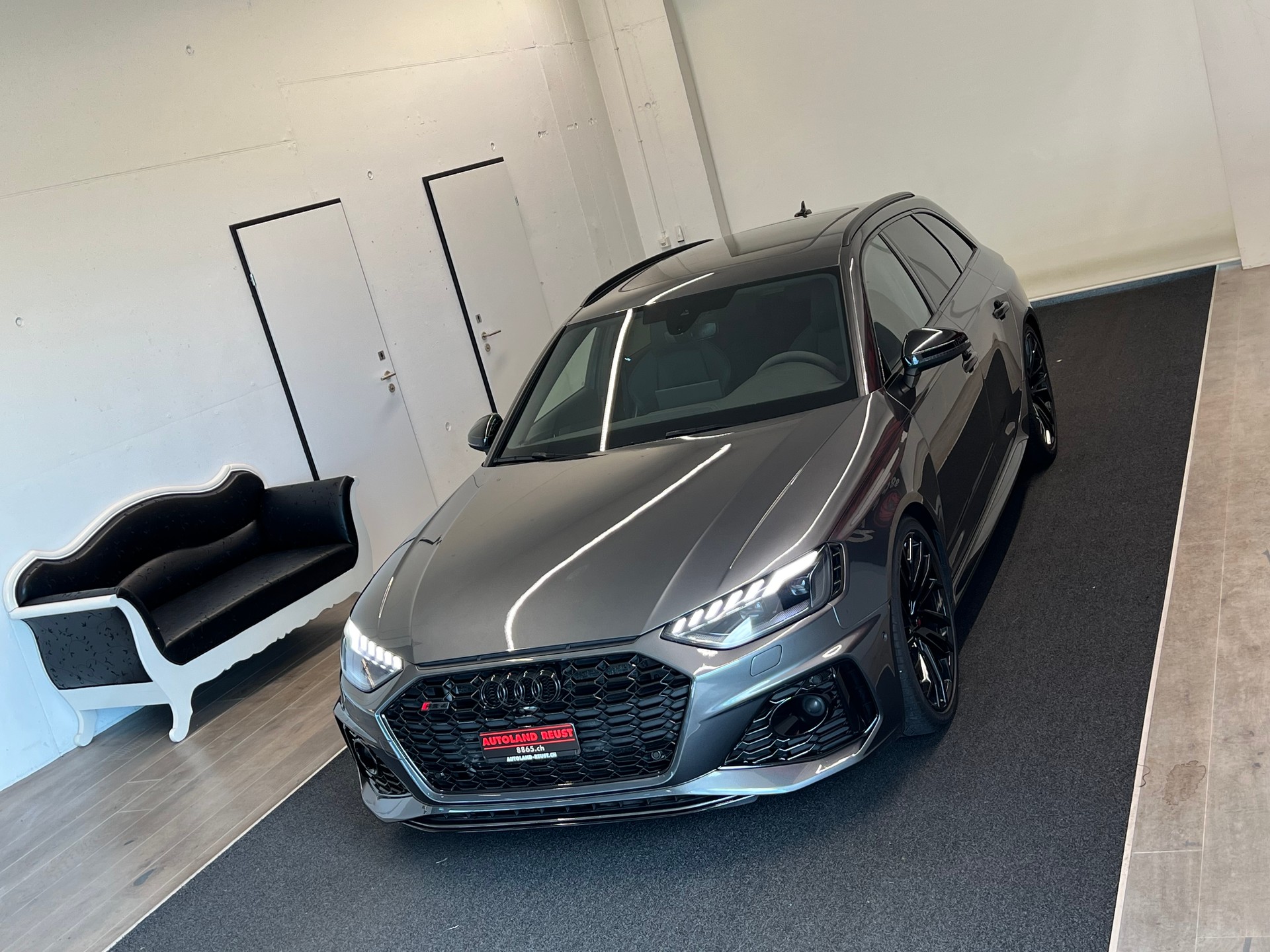 AUDI RS4 Avant quattro tiptronic-image-3