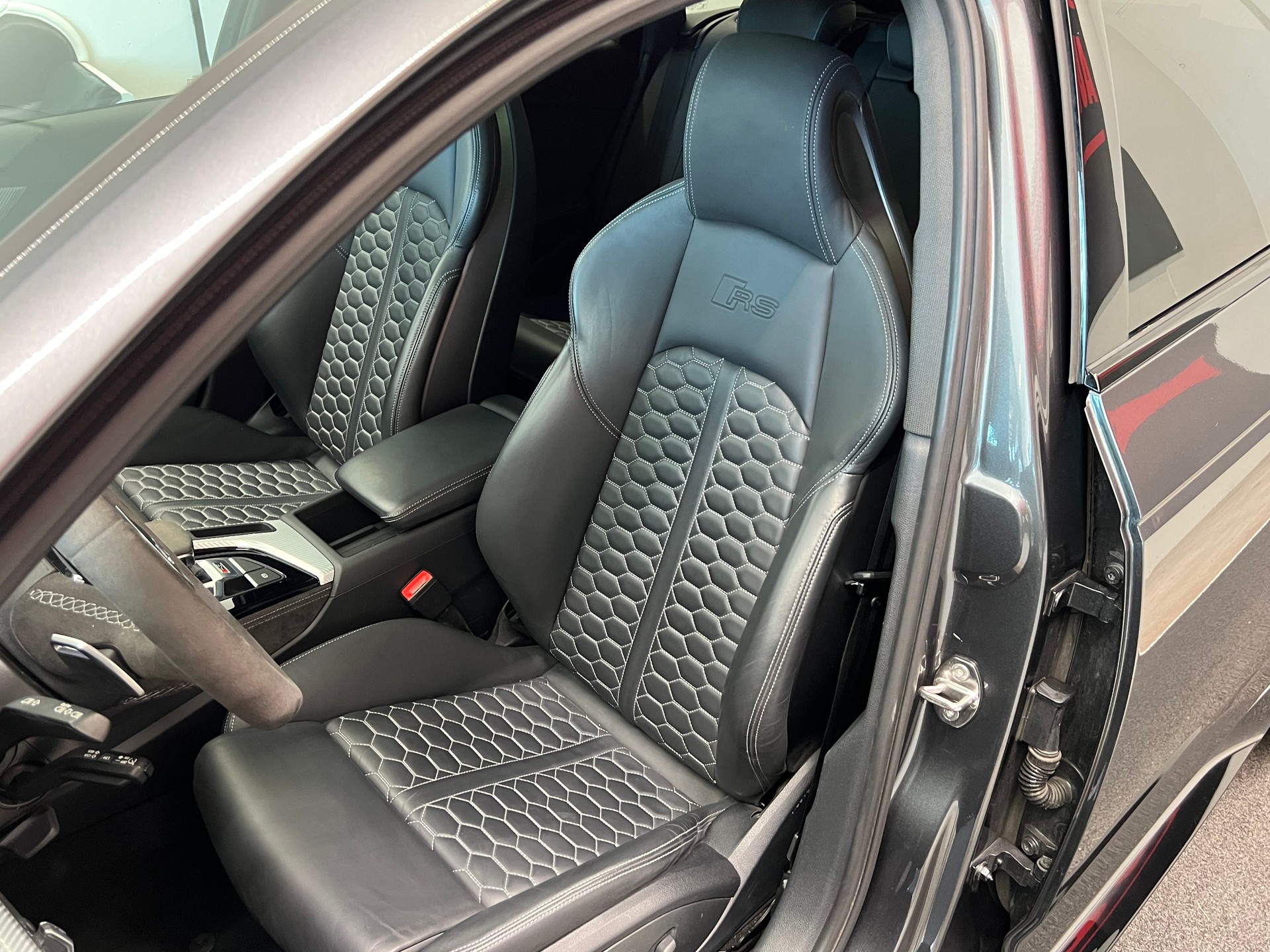 AUDI RS4 Avant quattro tiptronic-image-18