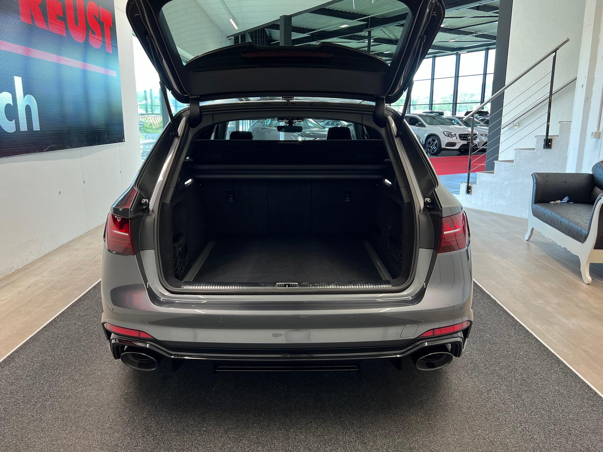 AUDI RS4 Avant quattro tiptronic-image-12