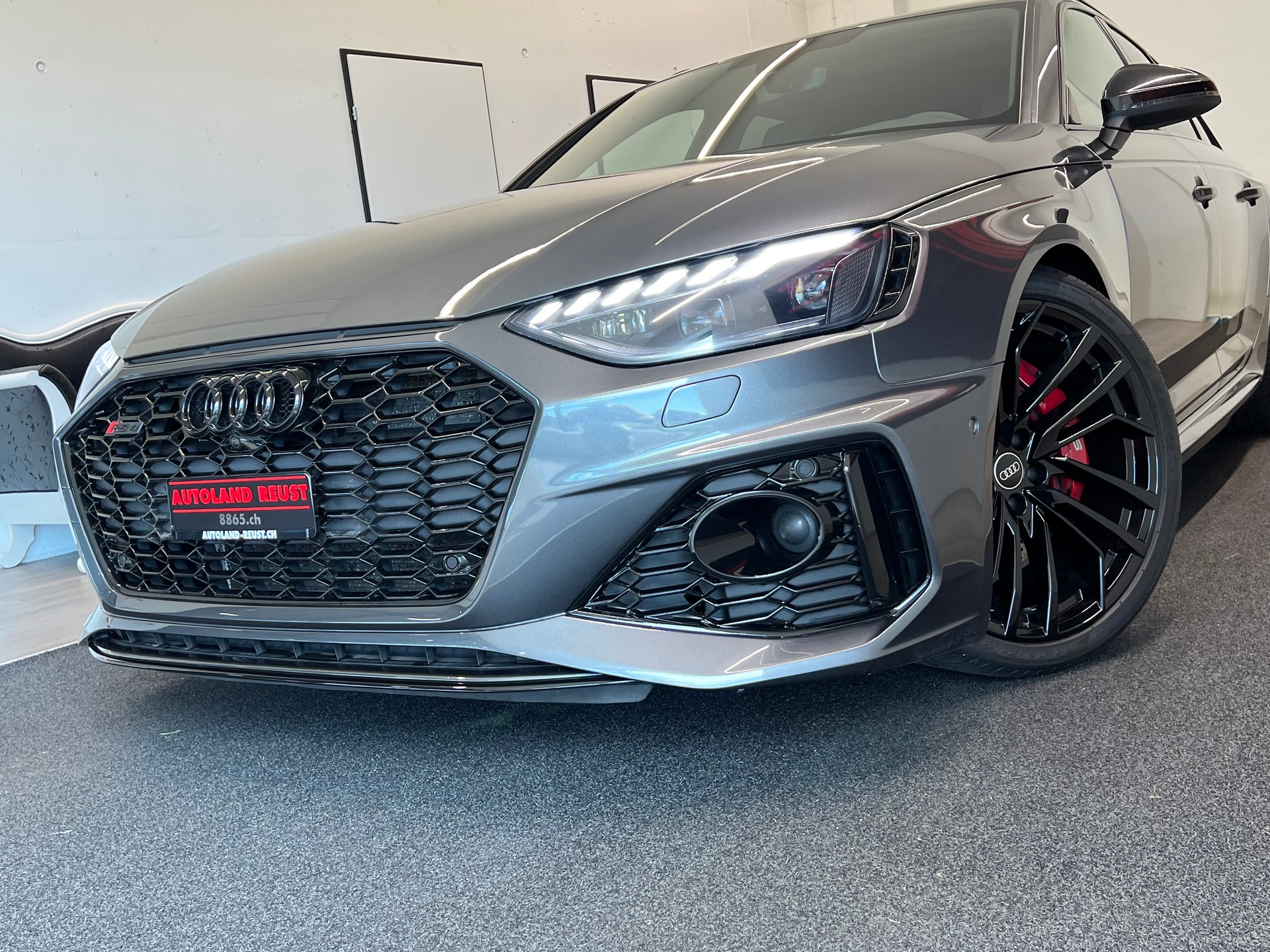 AUDI RS4 Avant quattro tiptronic-image-5