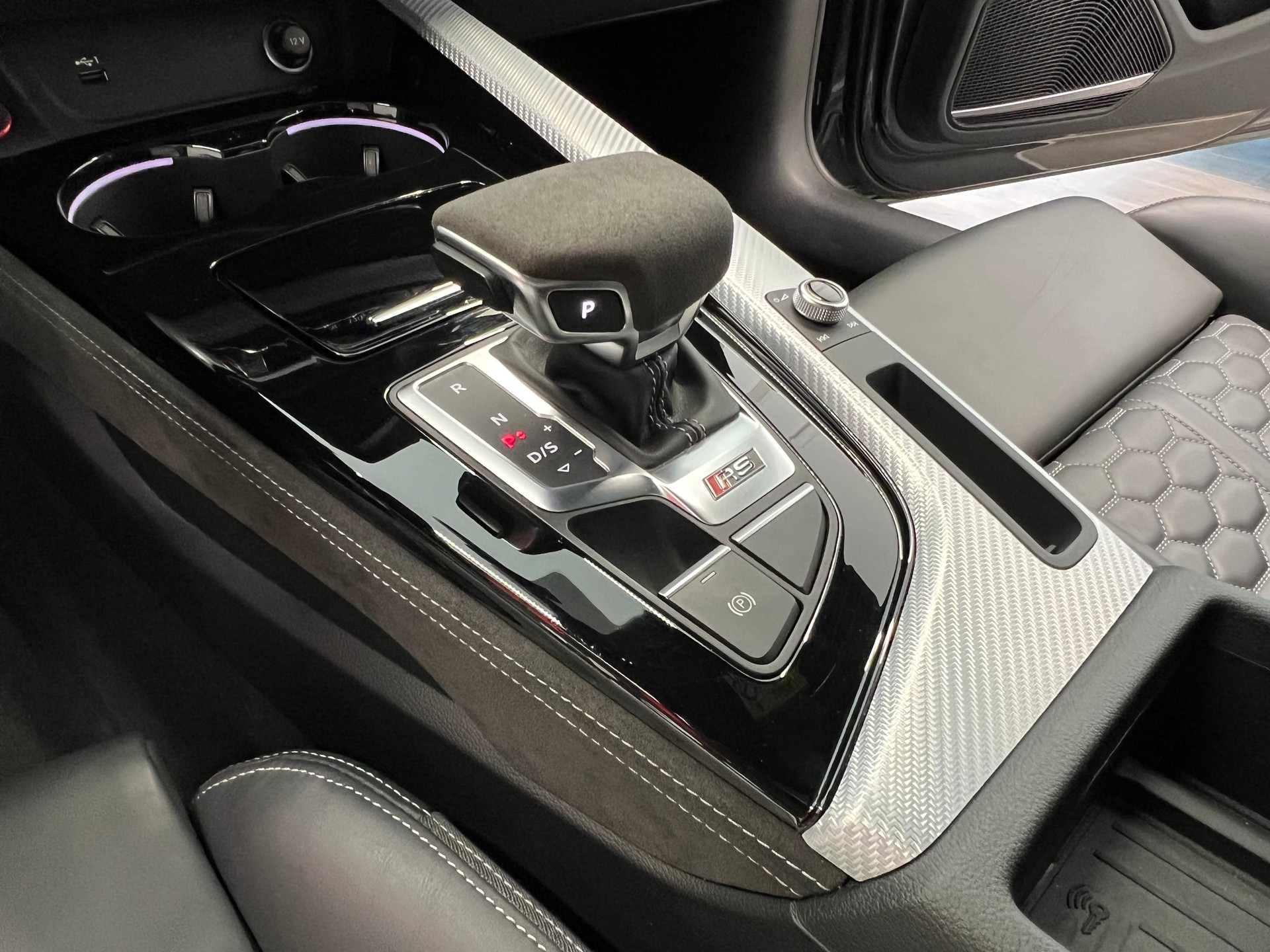 AUDI RS4 Avant quattro tiptronic-image-26