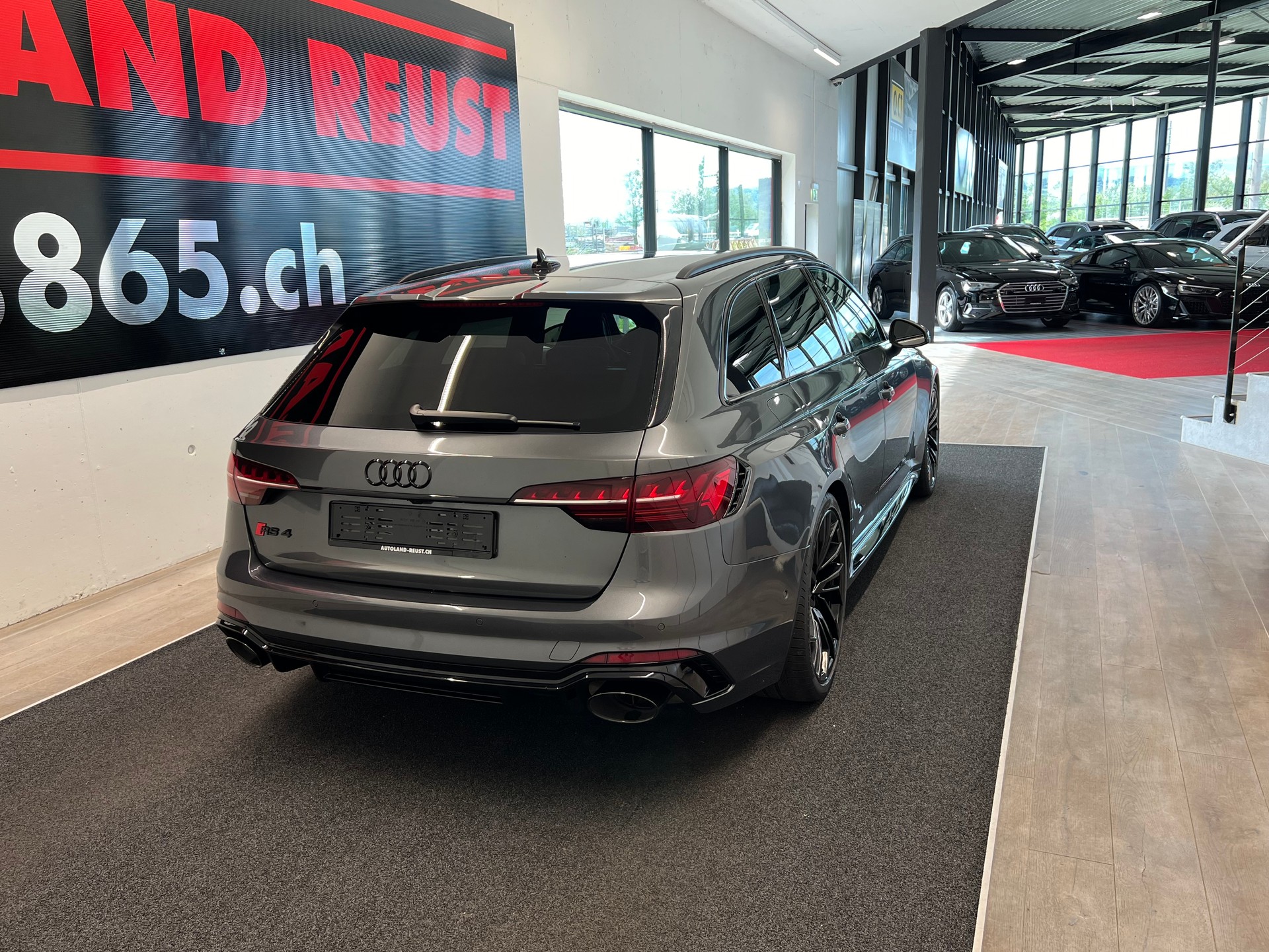 AUDI RS4 Avant quattro tiptronic-image-9