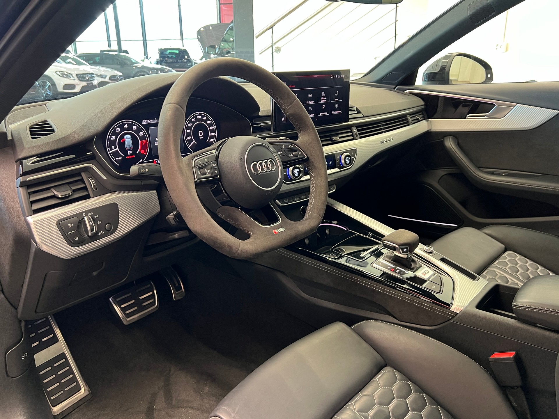 AUDI RS4 Avant quattro tiptronic-image-13