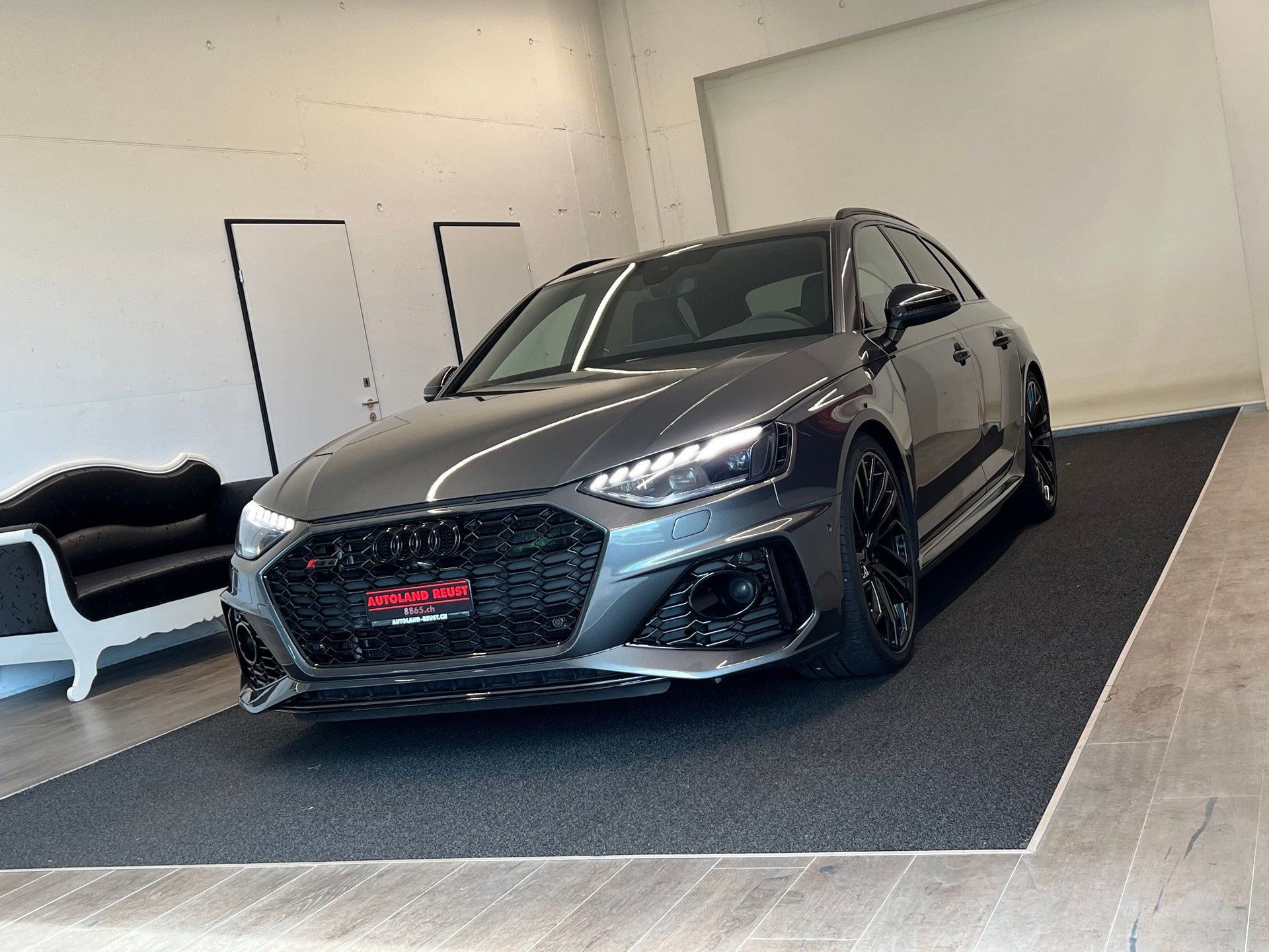 AUDI RS4 Avant quattro tiptronic-image-2