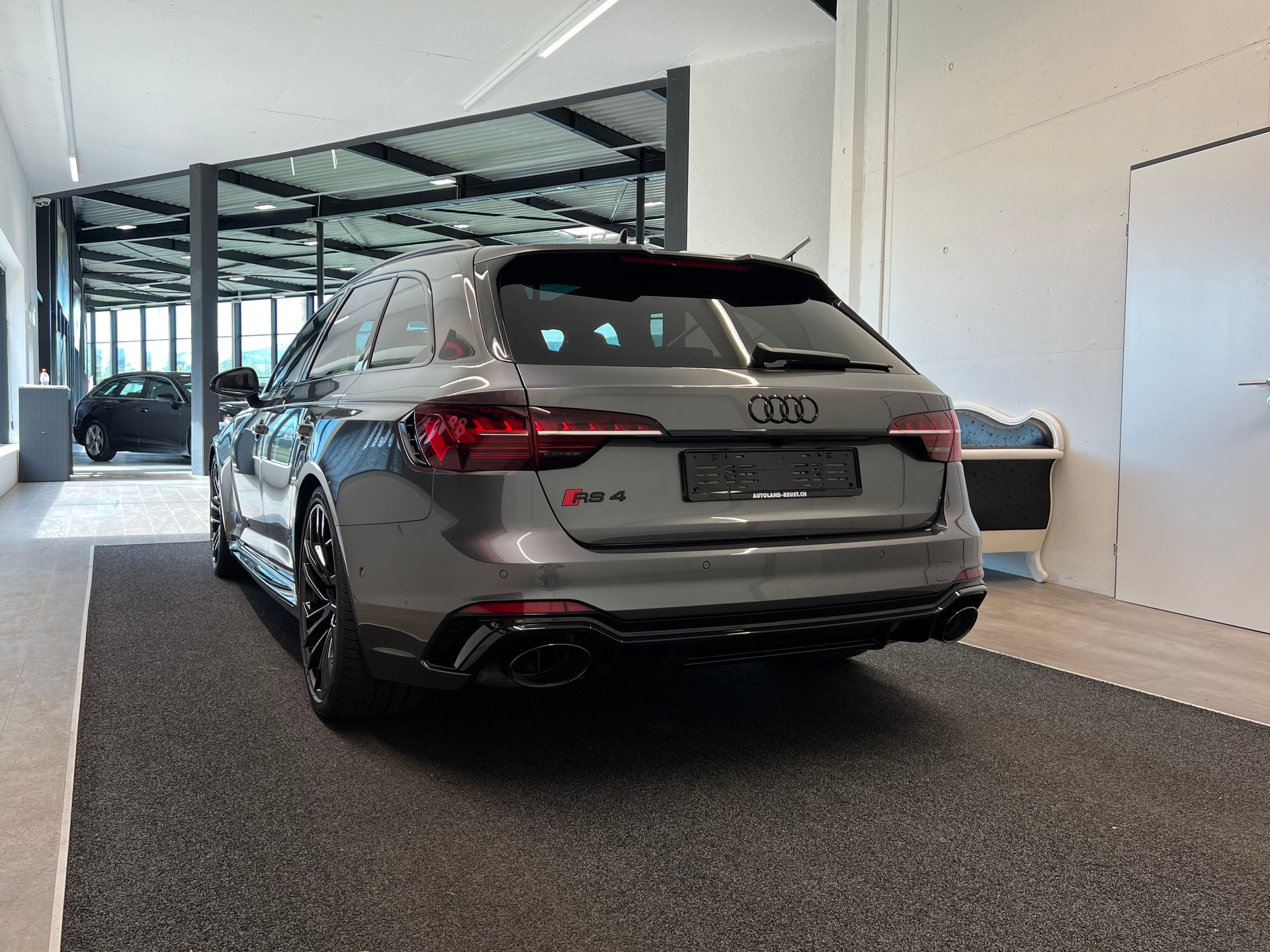 AUDI RS4 Avant quattro tiptronic-image-10