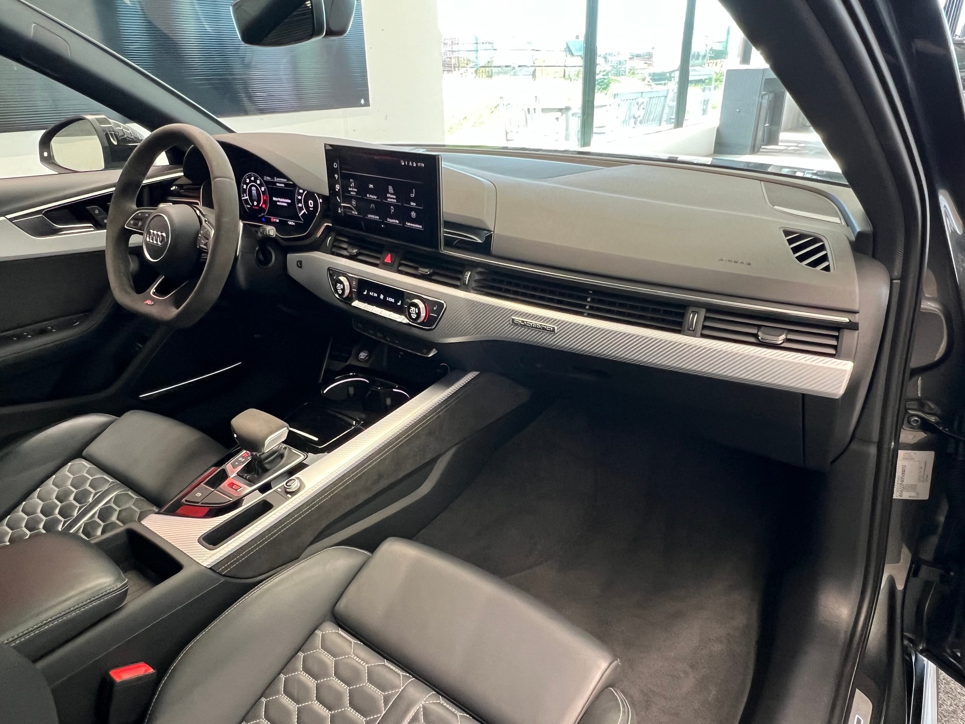 AUDI RS4 Avant quattro tiptronic-image-22