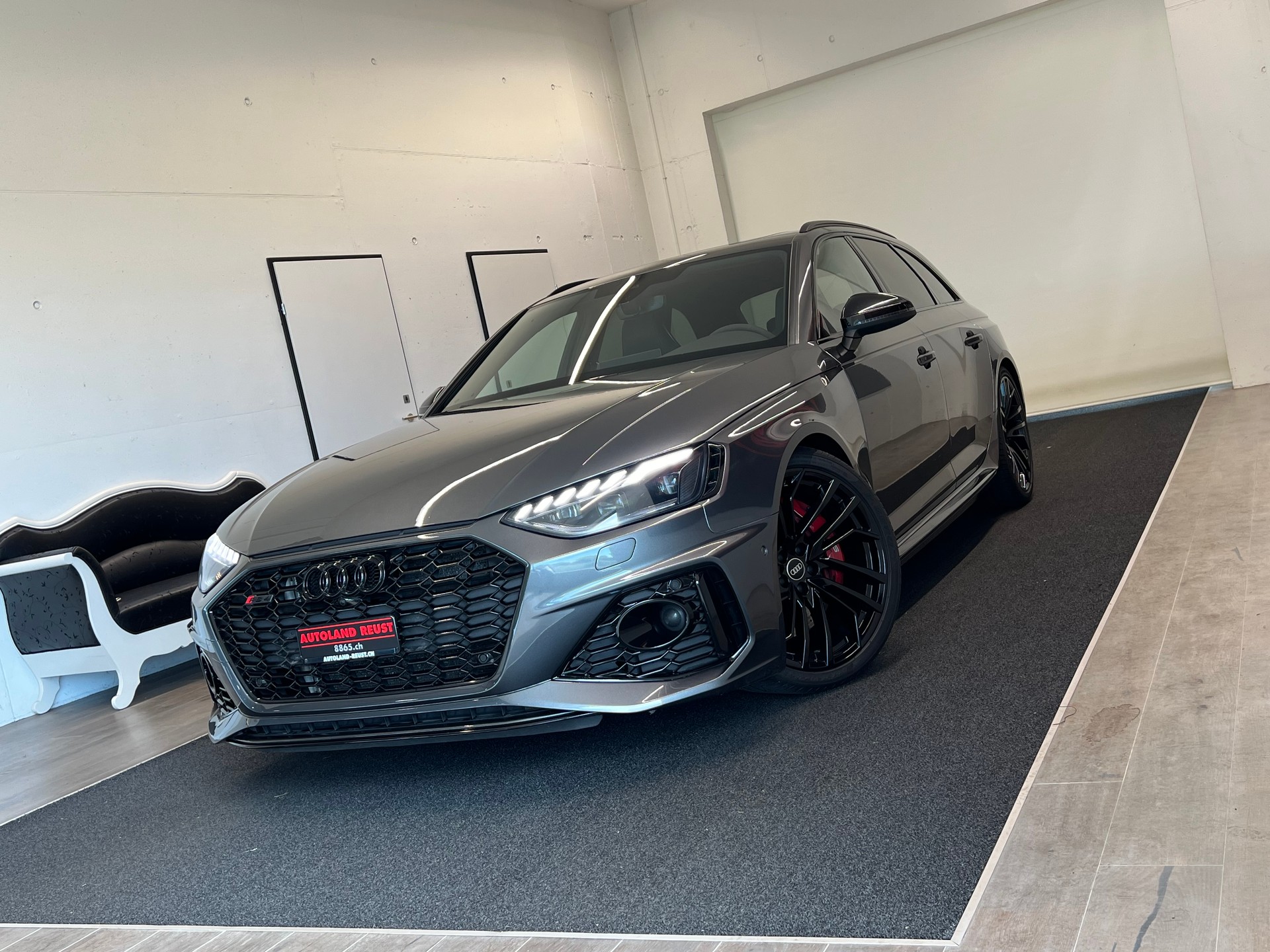 AUDI RS4 Avant quattro tiptronic-image-4