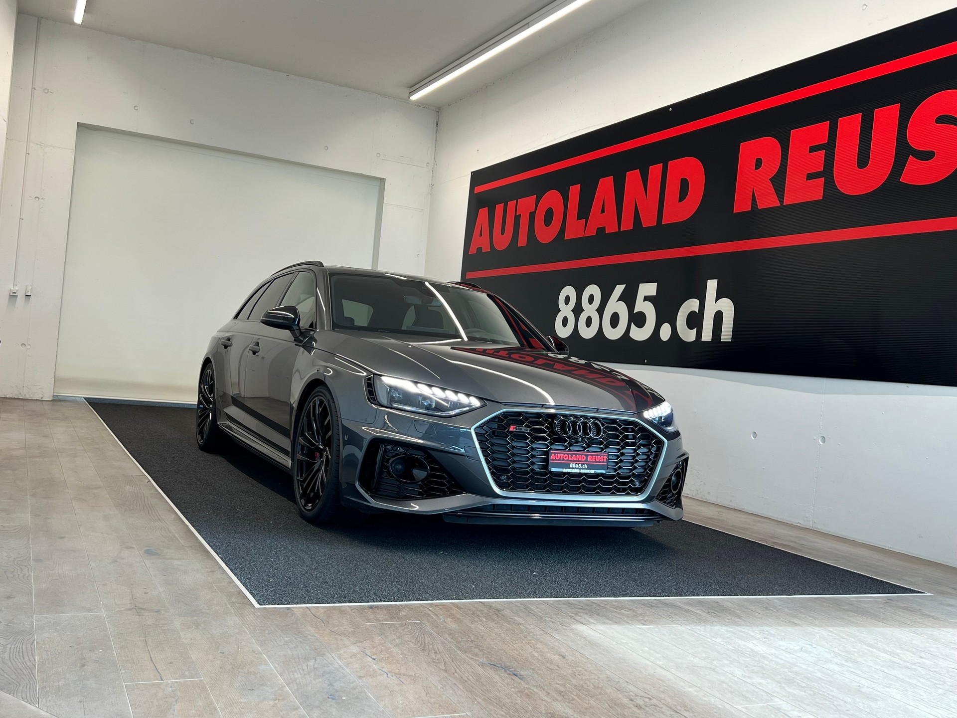 AUDI RS4 Avant quattro tiptronic-image-0
