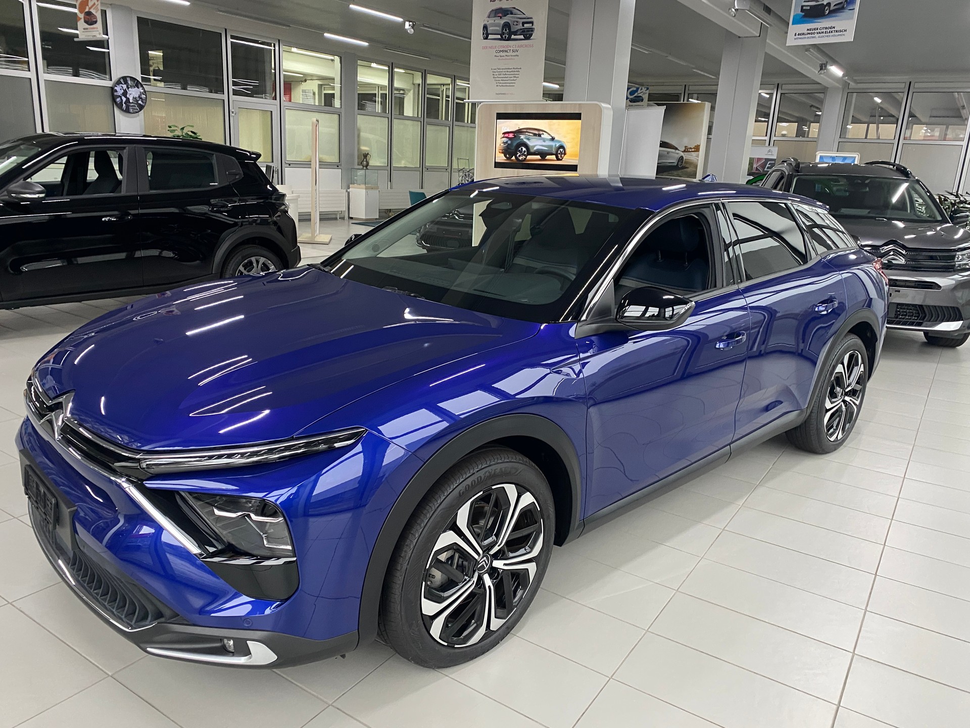 CITROEN C5 X 1.6i PureTech Shine EAT8-image-1