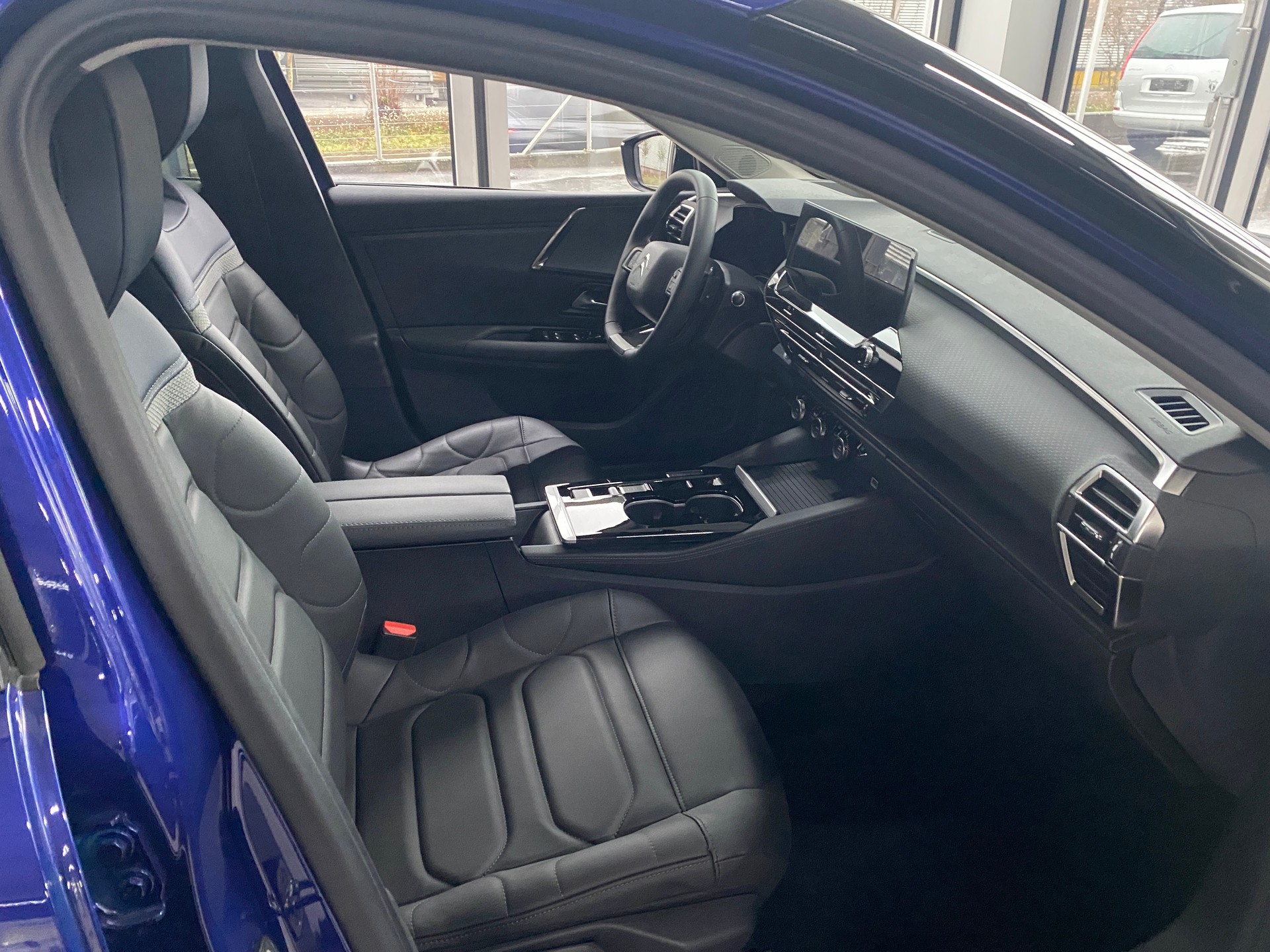 CITROEN C5 X 1.6i PureTech Shine EAT8-image-4