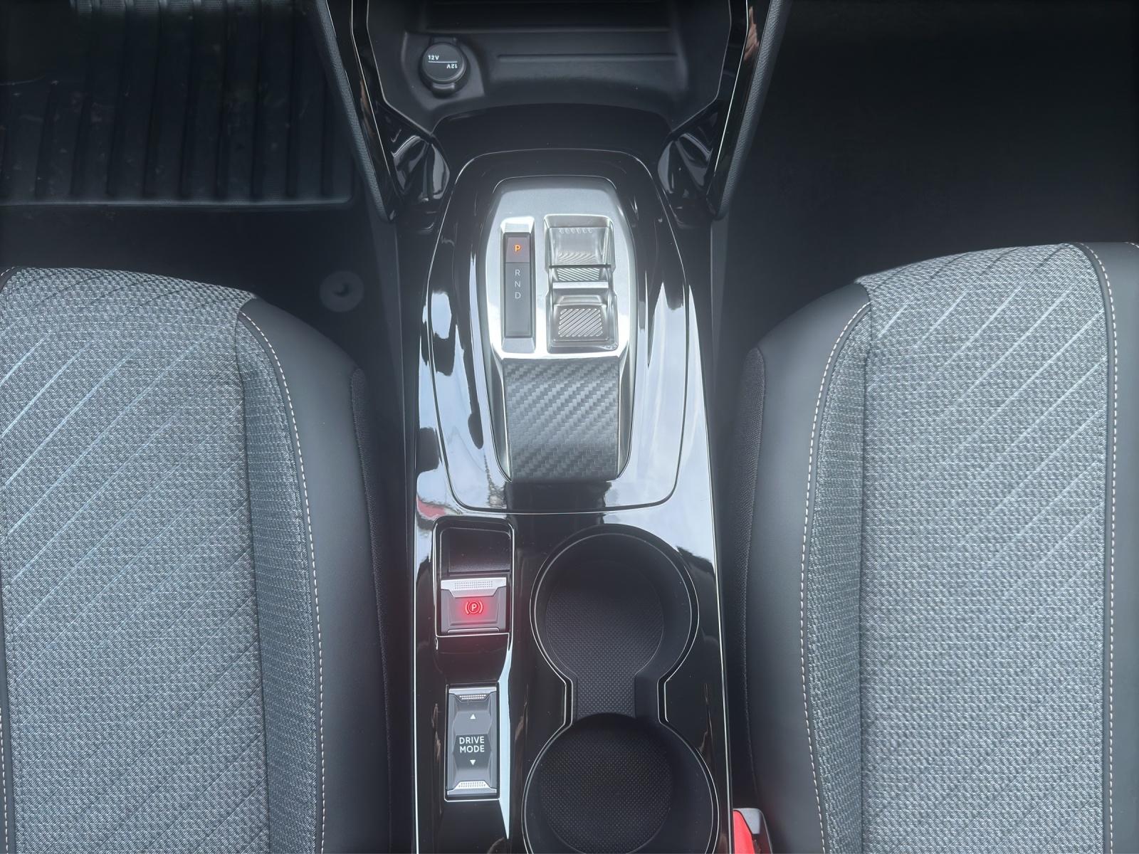 PEUGEOT 208 1.2 Hybrid 110 Allure Premium-image-15