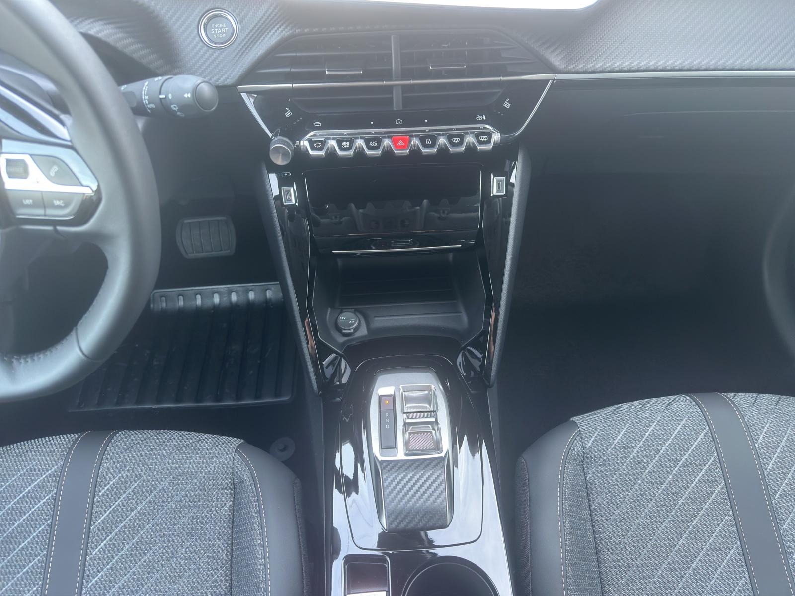PEUGEOT 208 1.2 Hybrid 110 Allure Premium-image-14