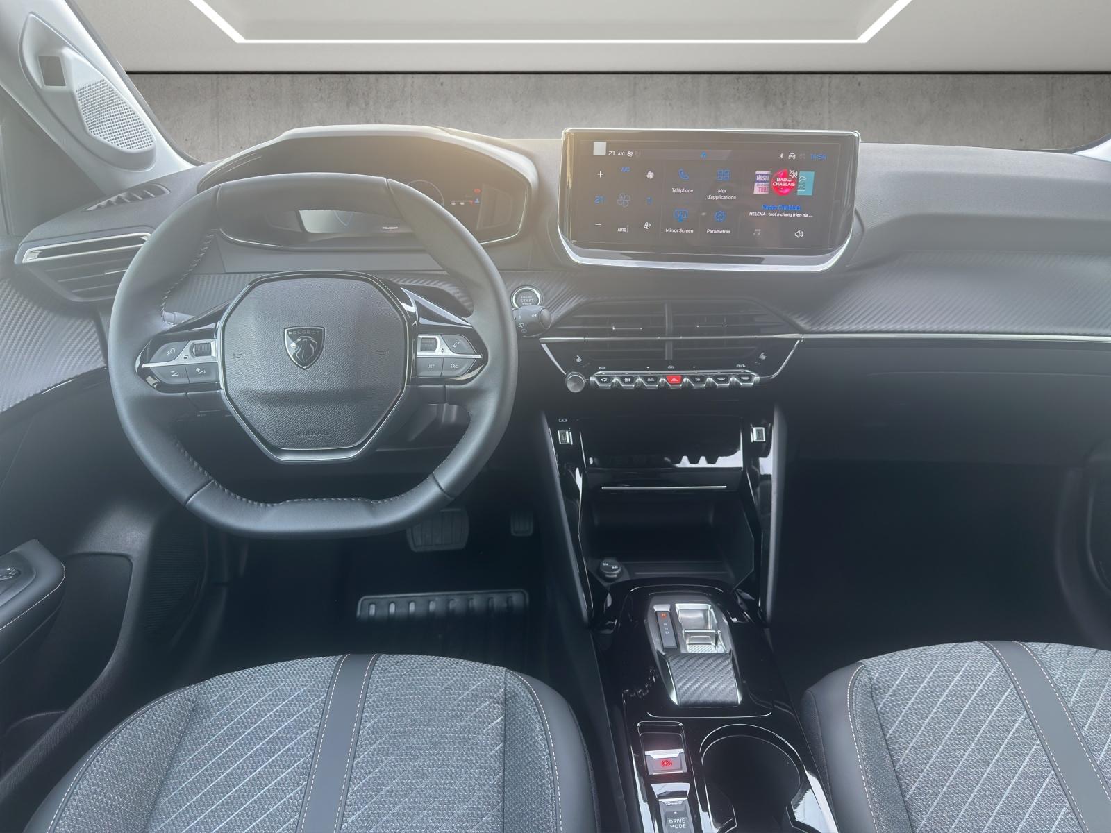 PEUGEOT 208 1.2 Hybrid 110 Allure Premium-image-9