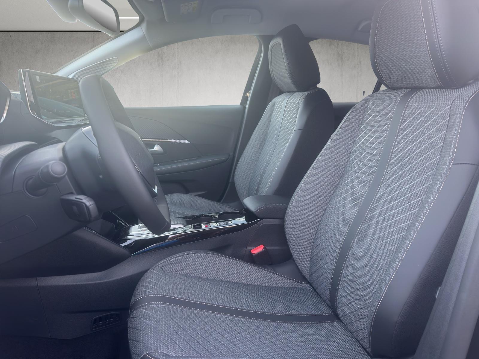 PEUGEOT 208 1.2 Hybrid 110 Allure Premium-image-8