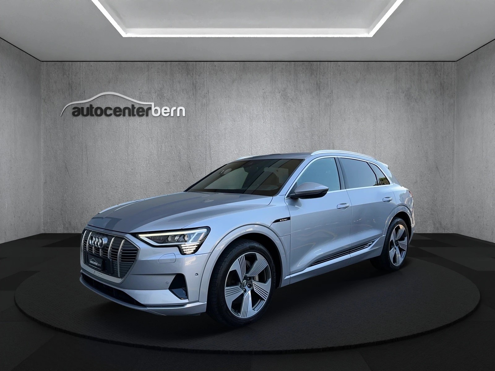 AUDI e-tron 55 S Line quattro-image-2