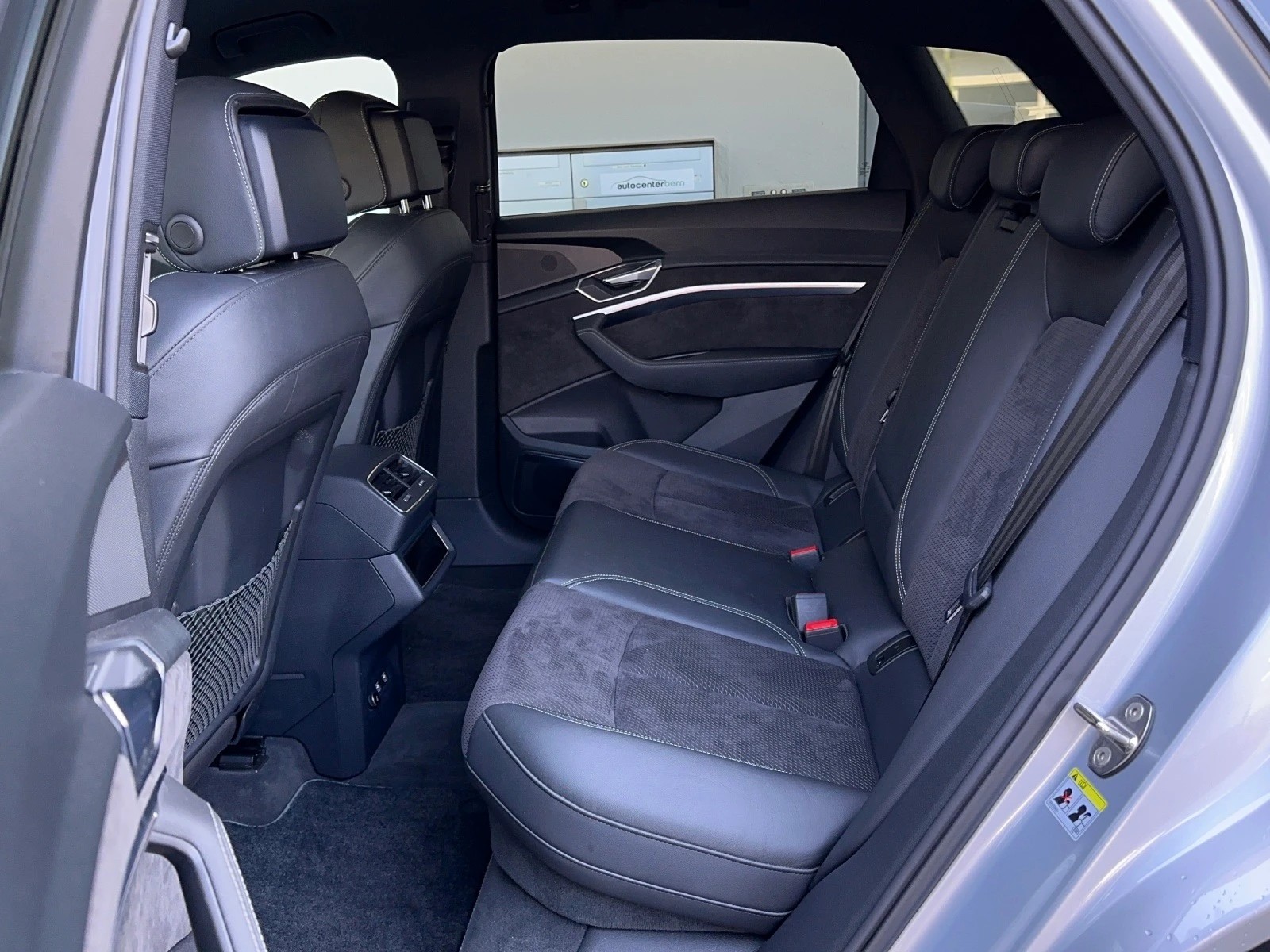 AUDI e-tron 55 S Line quattro-image-13