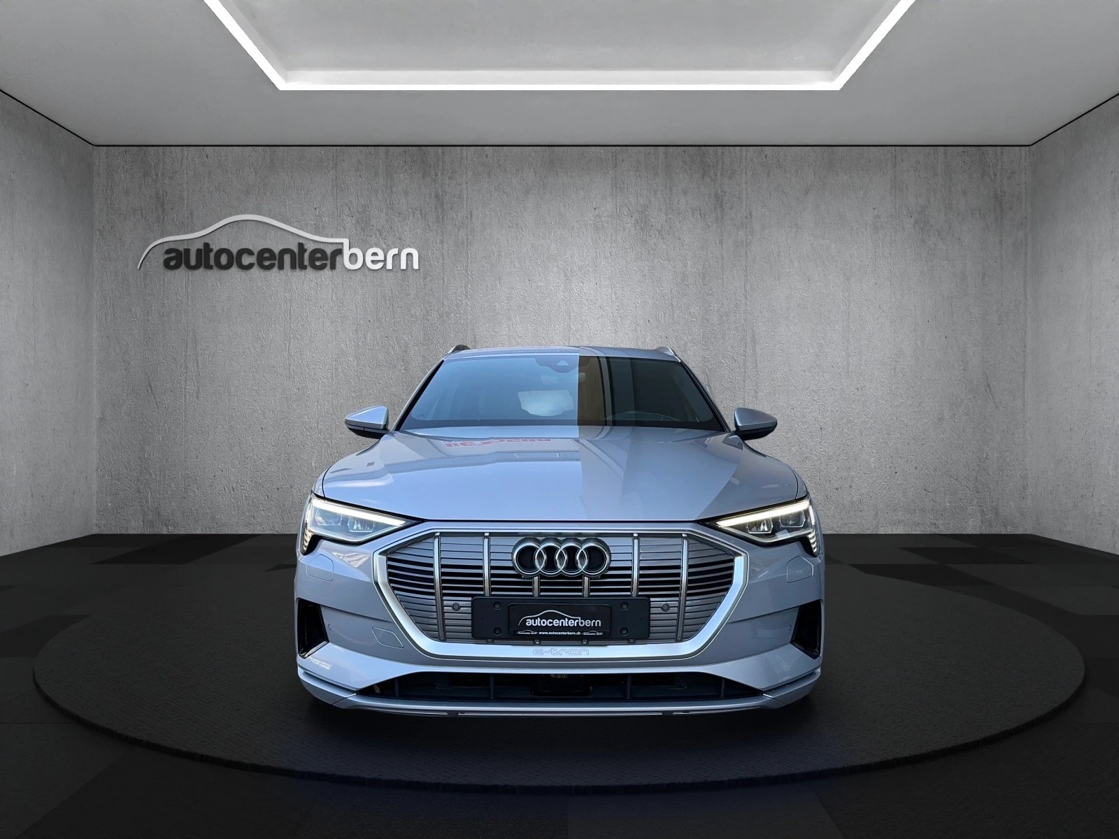 AUDI e-tron 55 S Line quattro-image-1