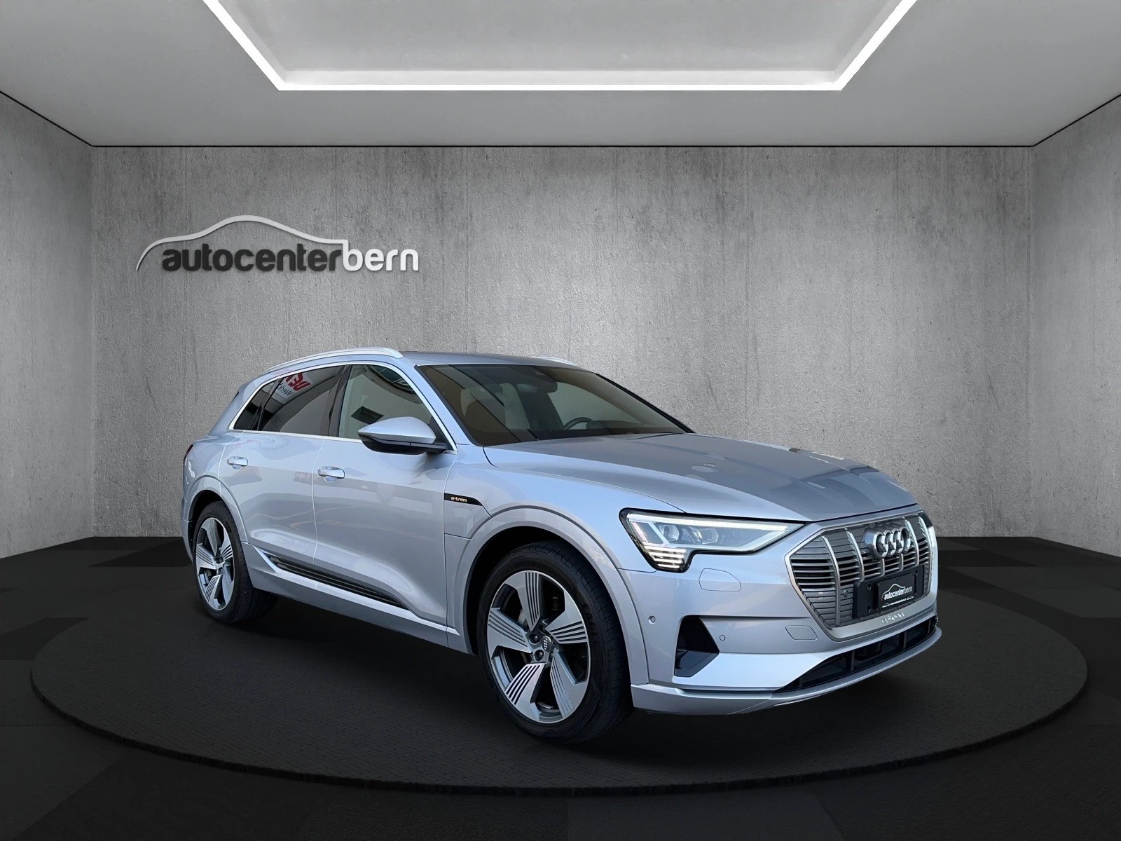 AUDI e-tron 55 S Line quattro-image-0