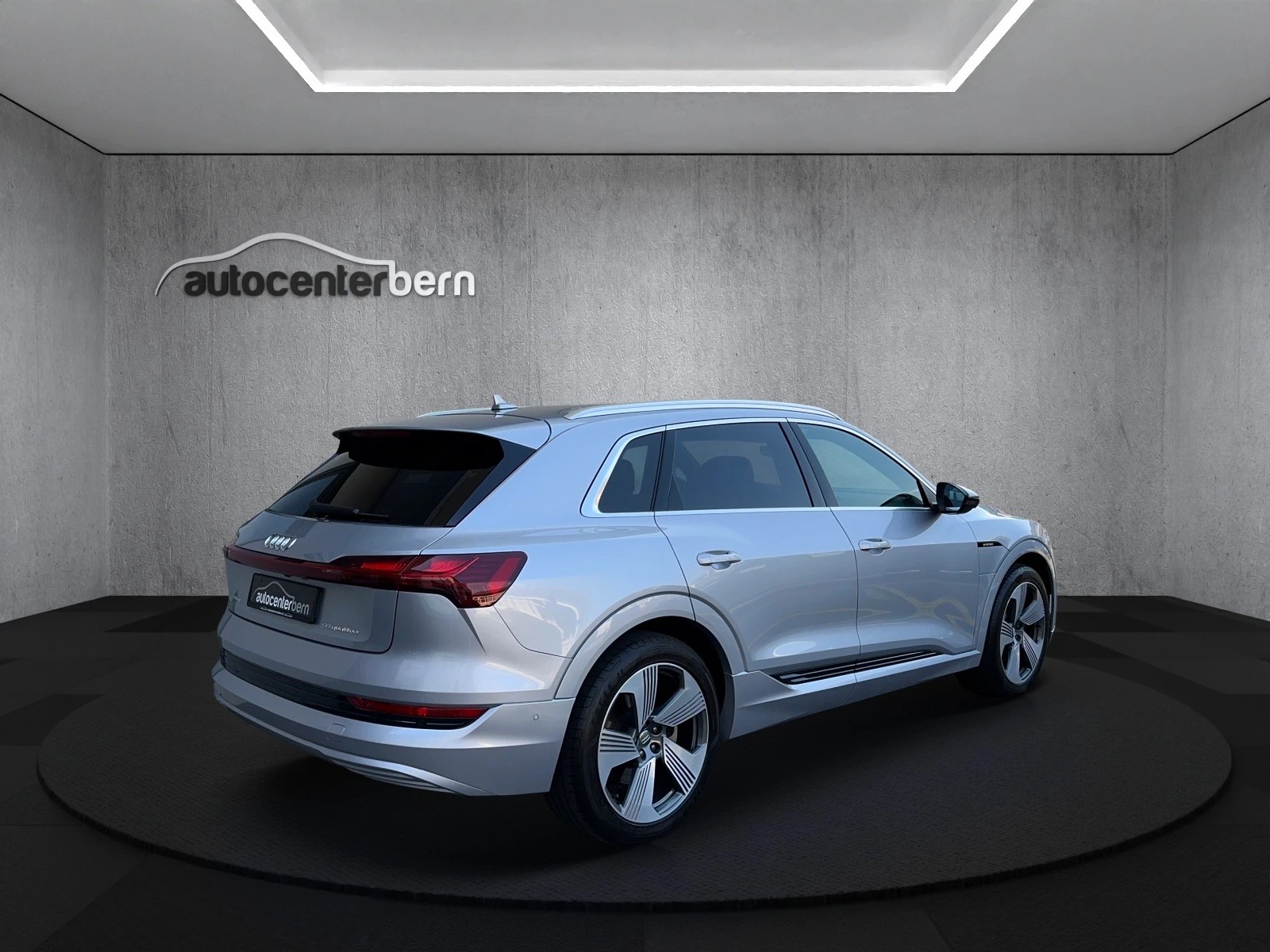 AUDI e-tron 55 S Line quattro-image-6
