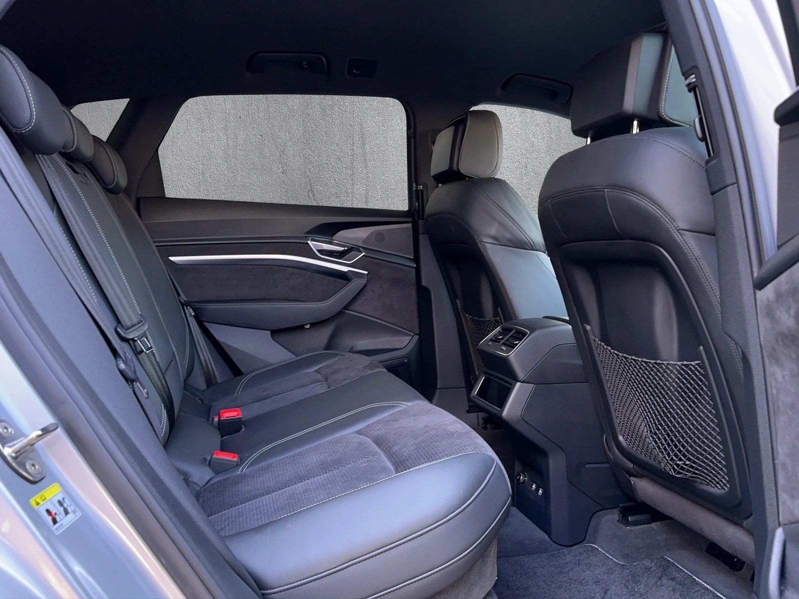 AUDI e-tron 55 S Line quattro-image-14