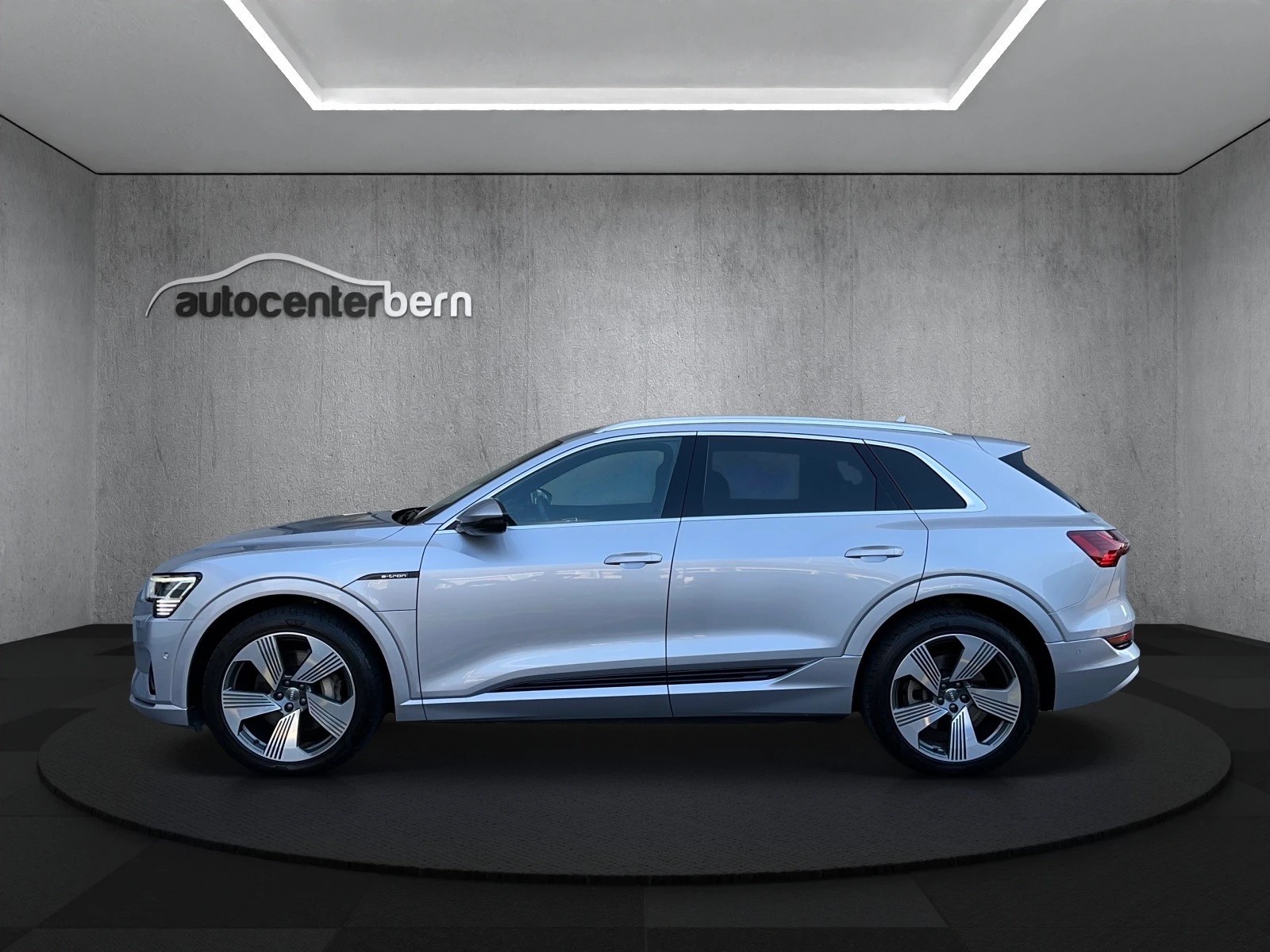 AUDI e-tron 55 S Line quattro-image-3
