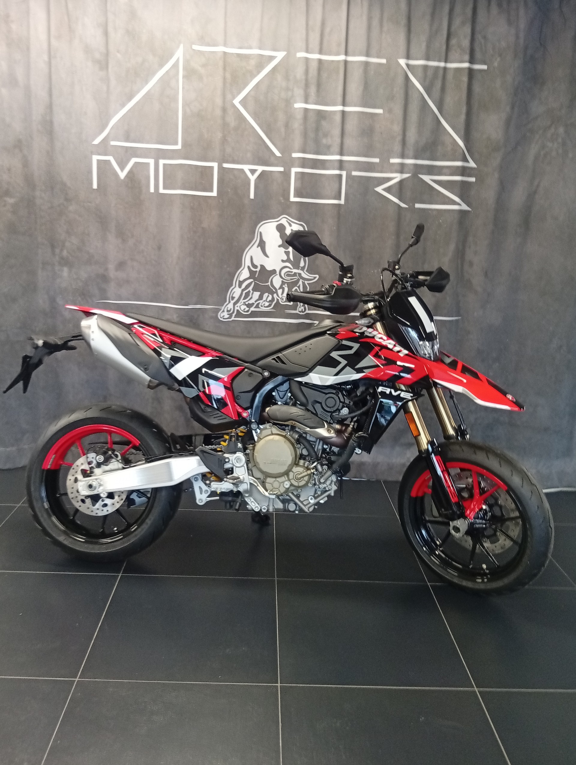 DUCATI Hypermotard 698 Mono RVE-showroom-element-3