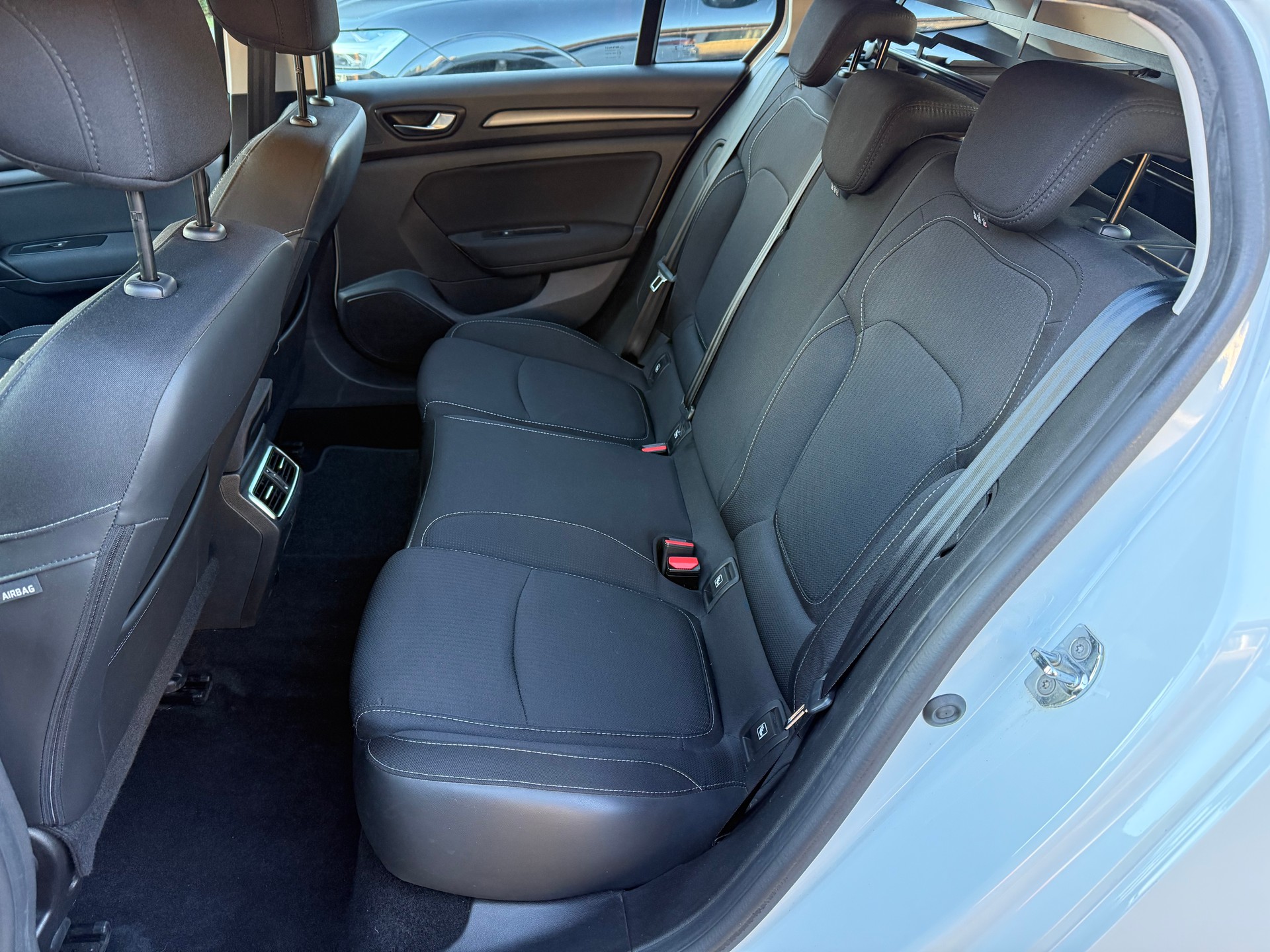 RENAULT Mégane Grandtour 1.5 Blue dCi Business EDC-image-11