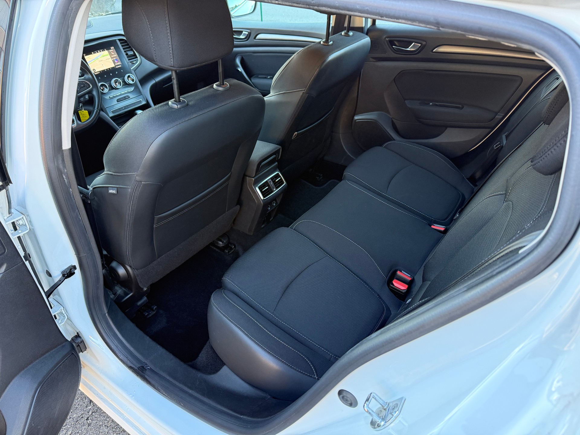 RENAULT Mégane Grandtour 1.5 Blue dCi Business EDC-image-12