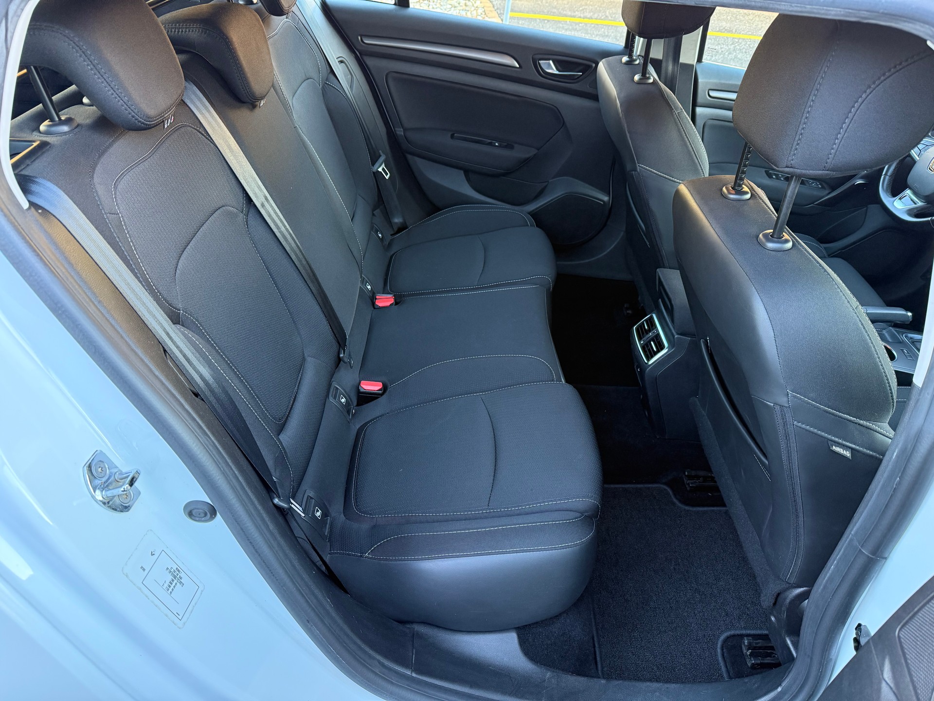 RENAULT Mégane Grandtour 1.5 Blue dCi Business EDC-image-9