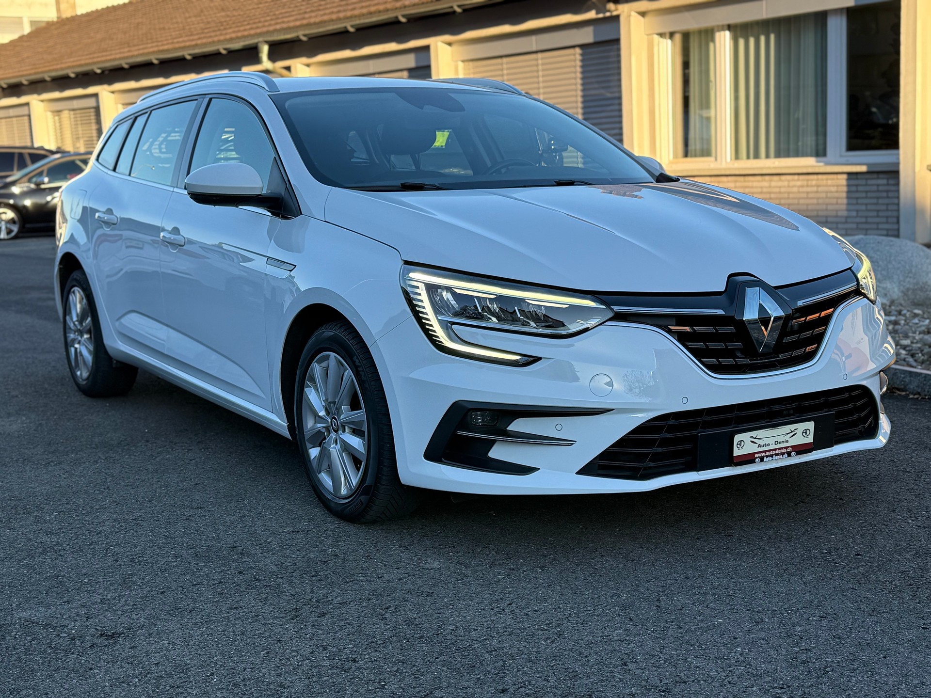 RENAULT Mégane Grandtour 1.5 Blue dCi Business EDC-image-2