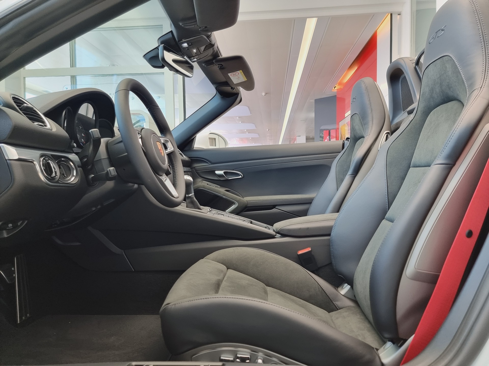 PORSCHE 718 Boxster GTS 4.0-image-8