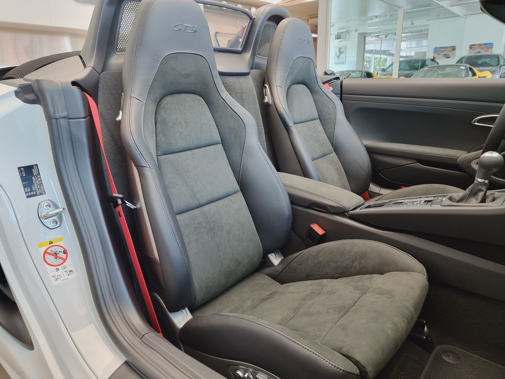 PORSCHE 718 Boxster GTS 4.0-image-12