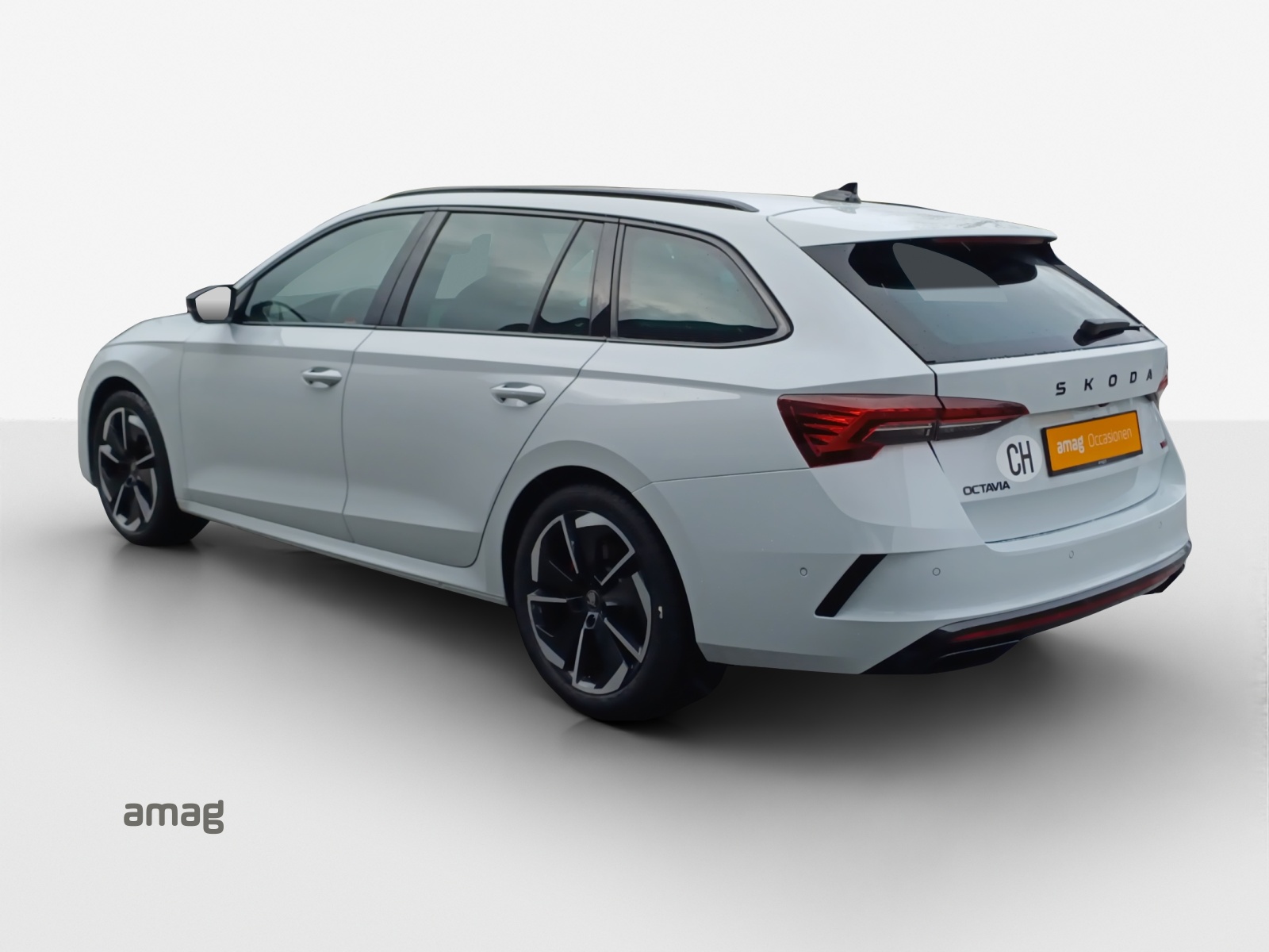 SKODA Octavia Combi 2.0 TSI DSG RS-image-2