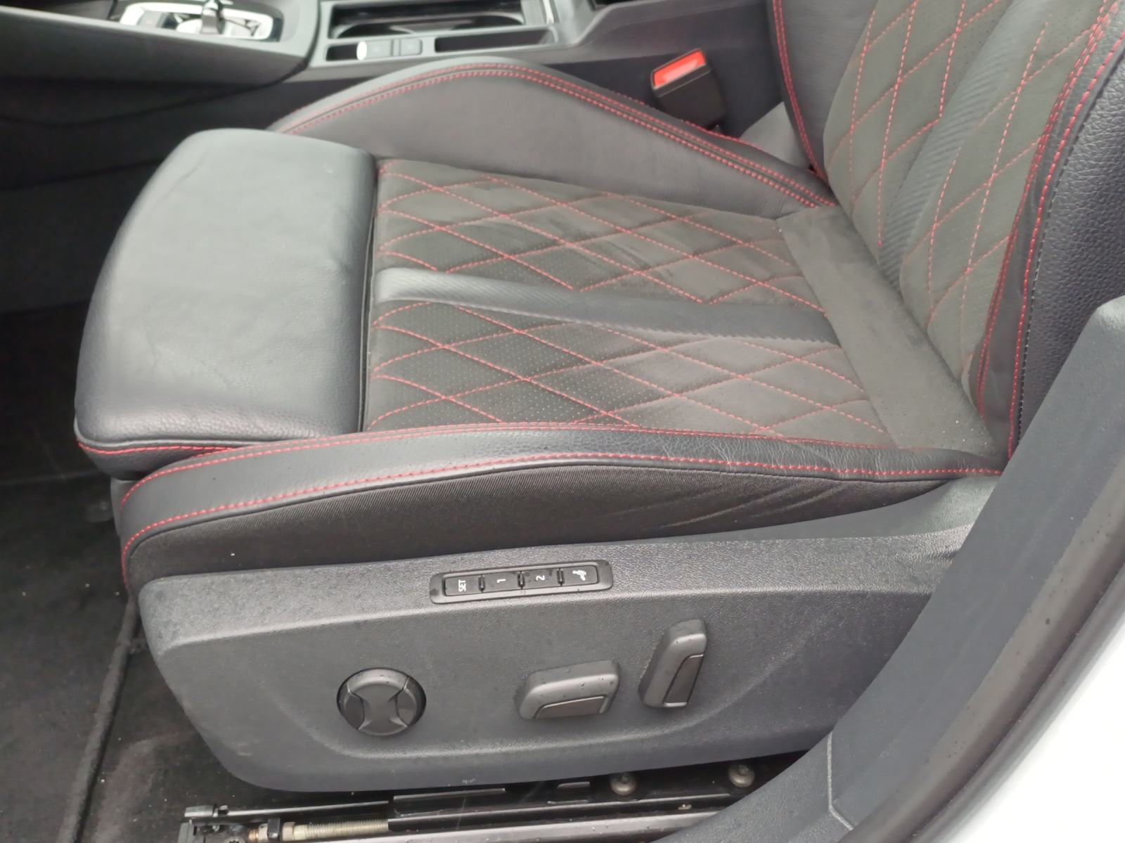 SKODA Octavia Combi 2.0 TSI DSG RS-image-14
