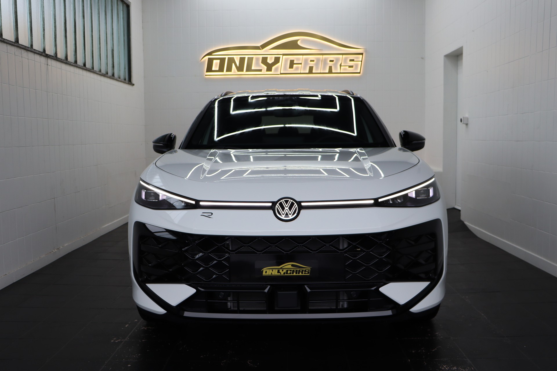 VW T-Roc 1.5 eTSI mHEV R-Line DSG-showroom-element-2