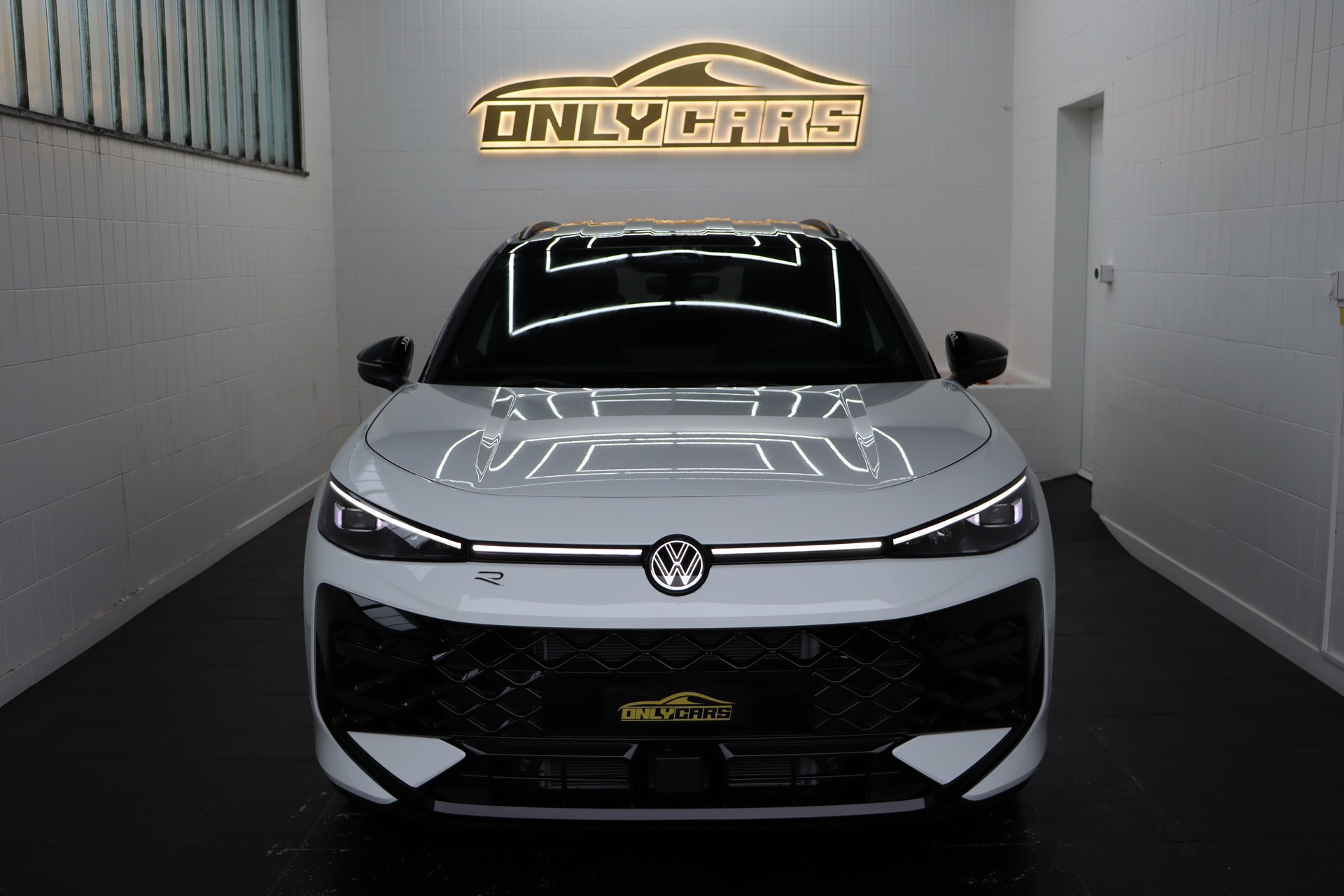 VW T-Roc 1.5 eTSI mHEV R-Line DSG-showroom-element-1