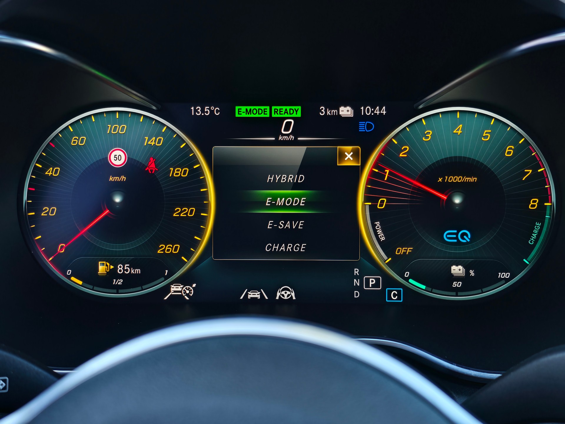 MERCEDES-BENZ C 300 e T-Modell Avantgarde 9G-Tronic mit AHK-image-16