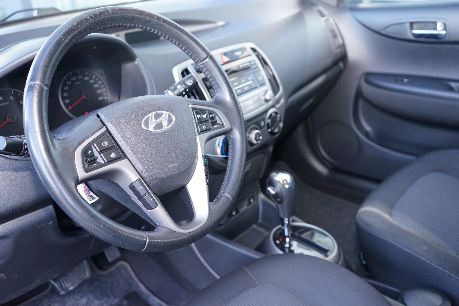 HYUNDAI i20 1.4 Style Automatic-image-9