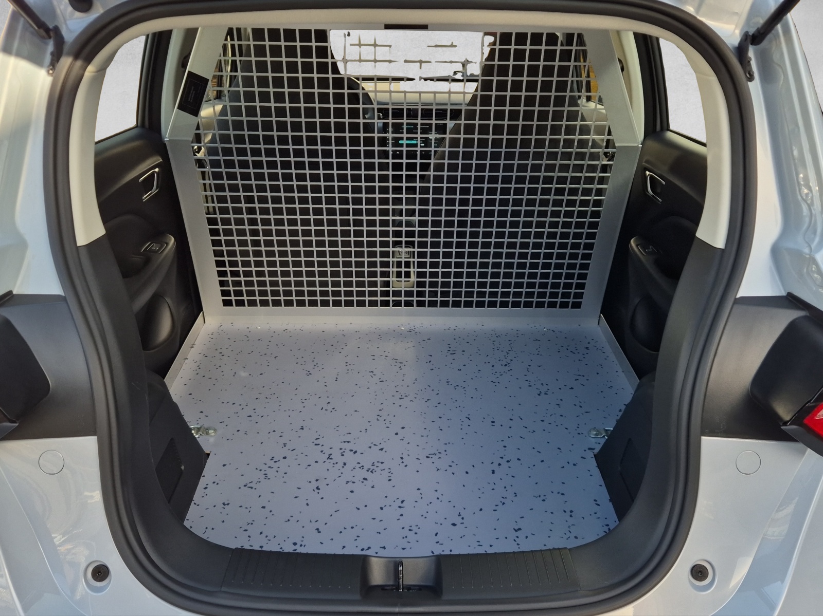 LEAPMOTOR T03 Electric Cargo 37.3kWh-image-12