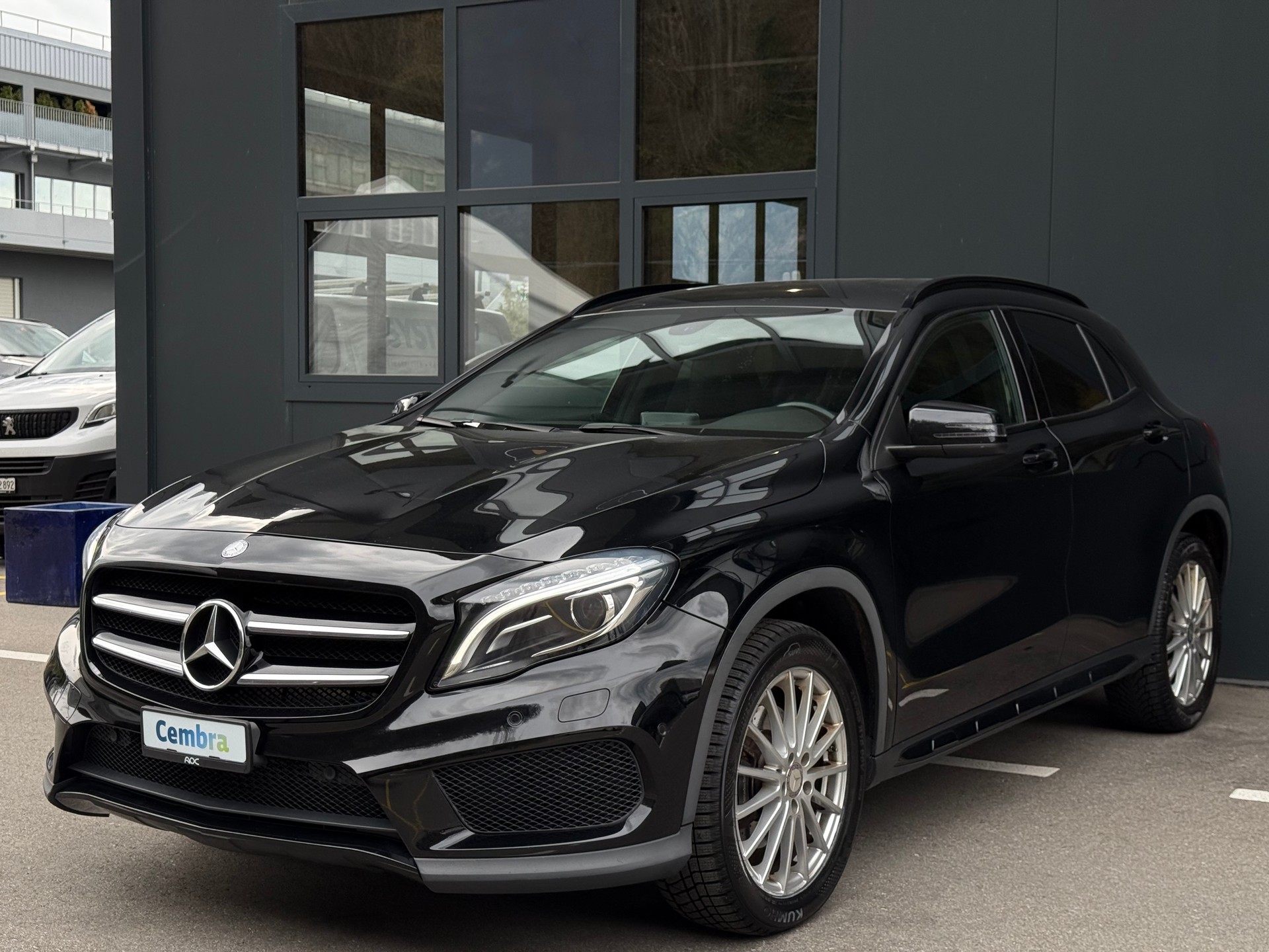 MERCEDES-BENZ GLA 250 AMG Line 4Matic 7G-DCT-showroom-element-1