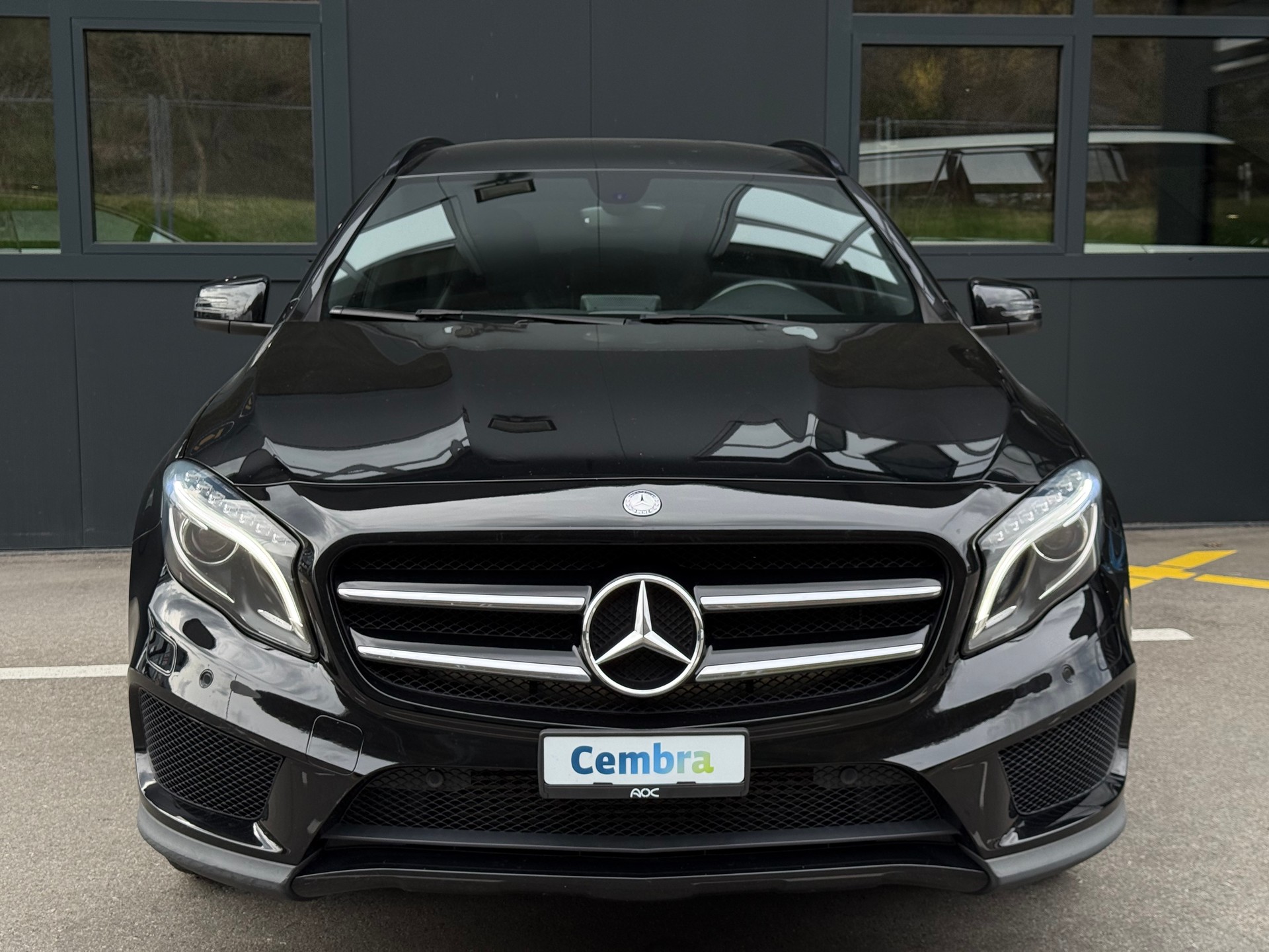 MERCEDES-BENZ GLA 250 AMG Line 4Matic 7G-DCT-showroom-element-2